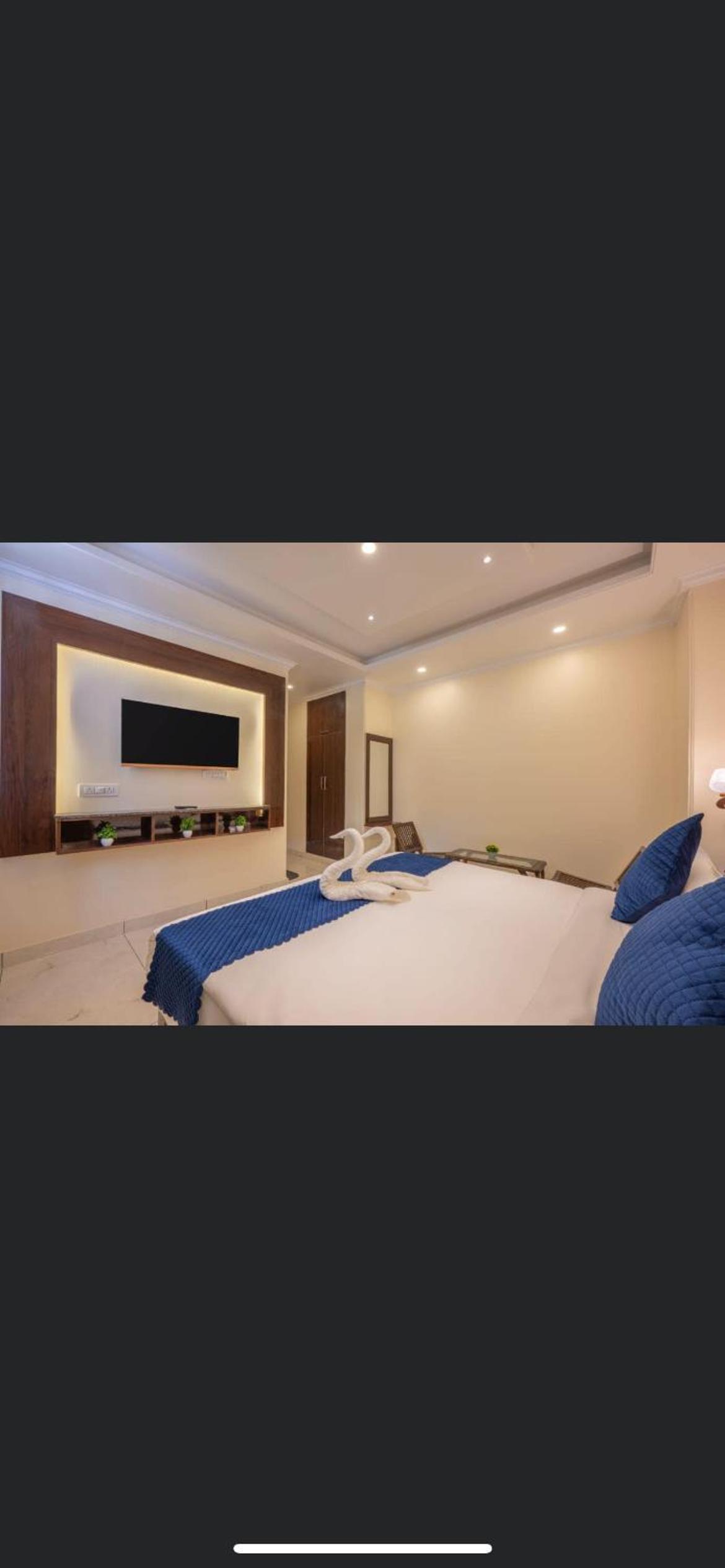 HOTEL RAJMAHAL GREEN