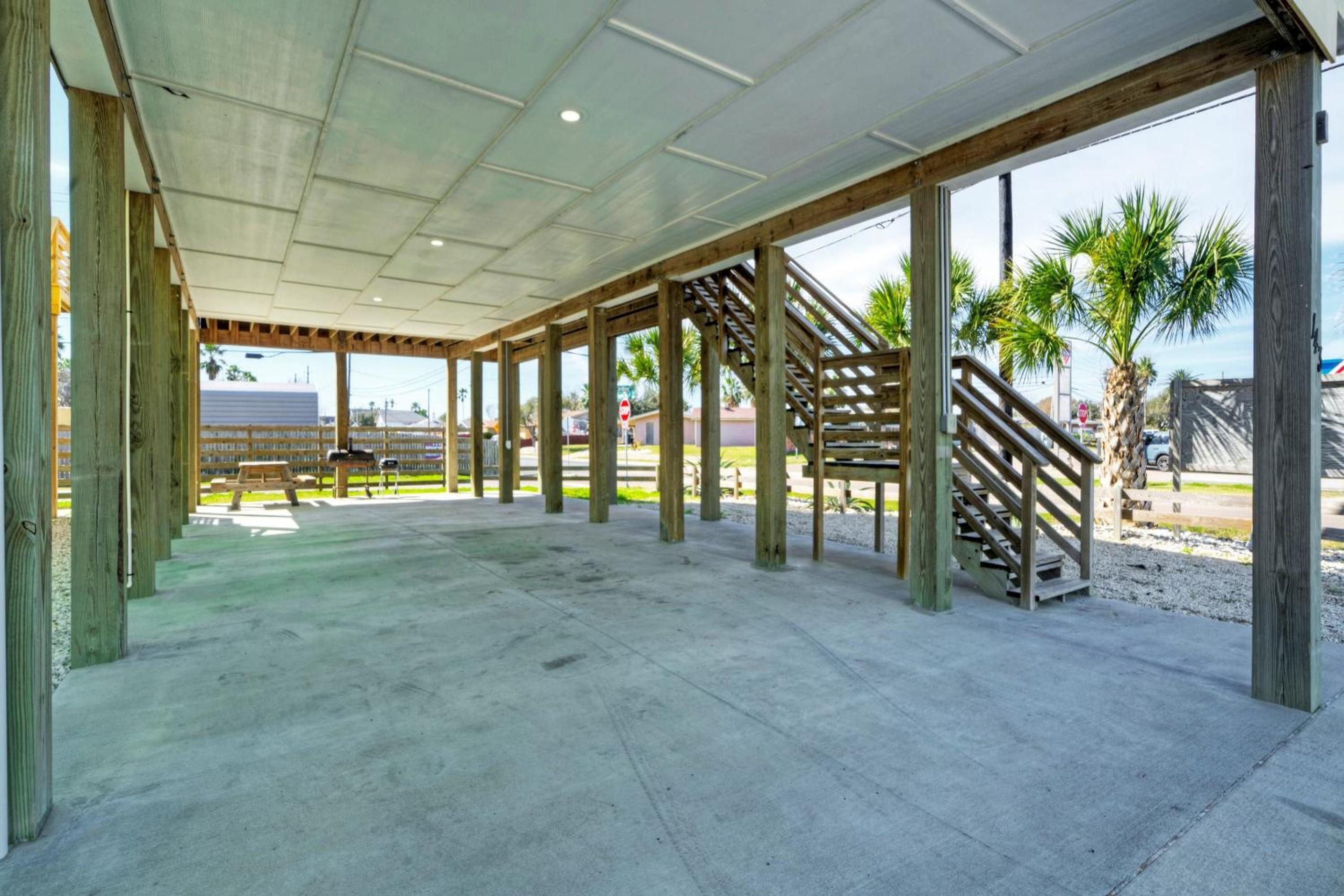 6BDR Balcony w Bay View Shared Pool Boat Dock Keeper Red by AvantStay