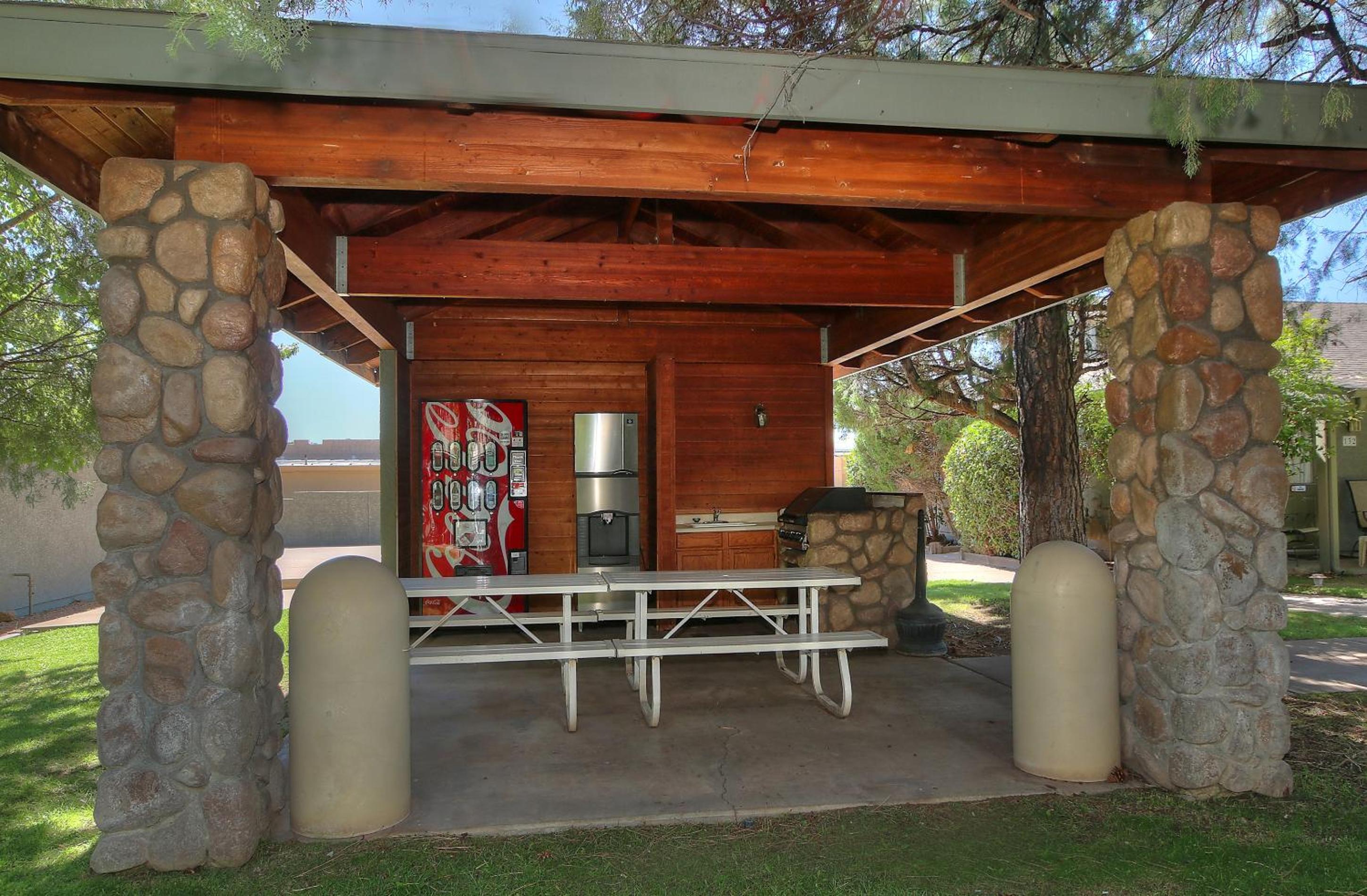 Payson Vacations - Majestic Mountain Inn - Property Image 8