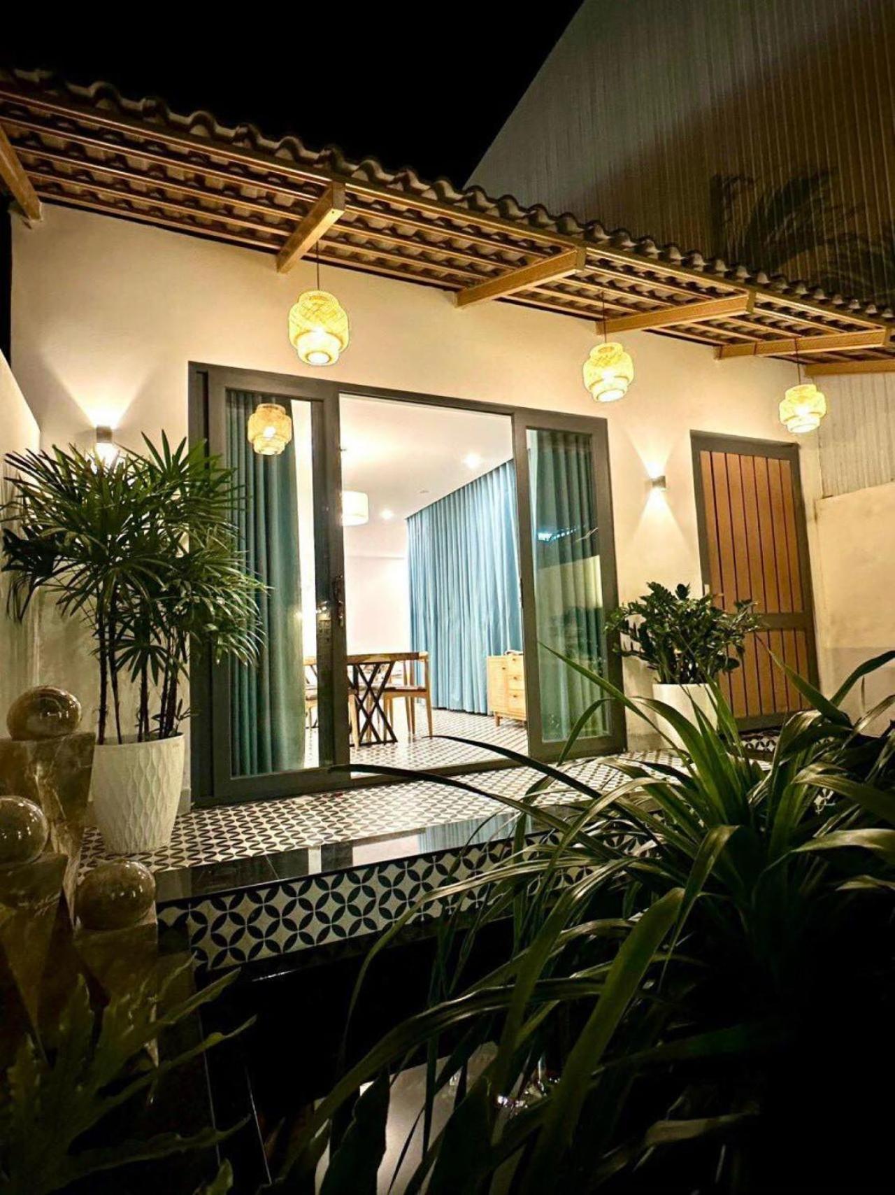 Lucy's House view 3