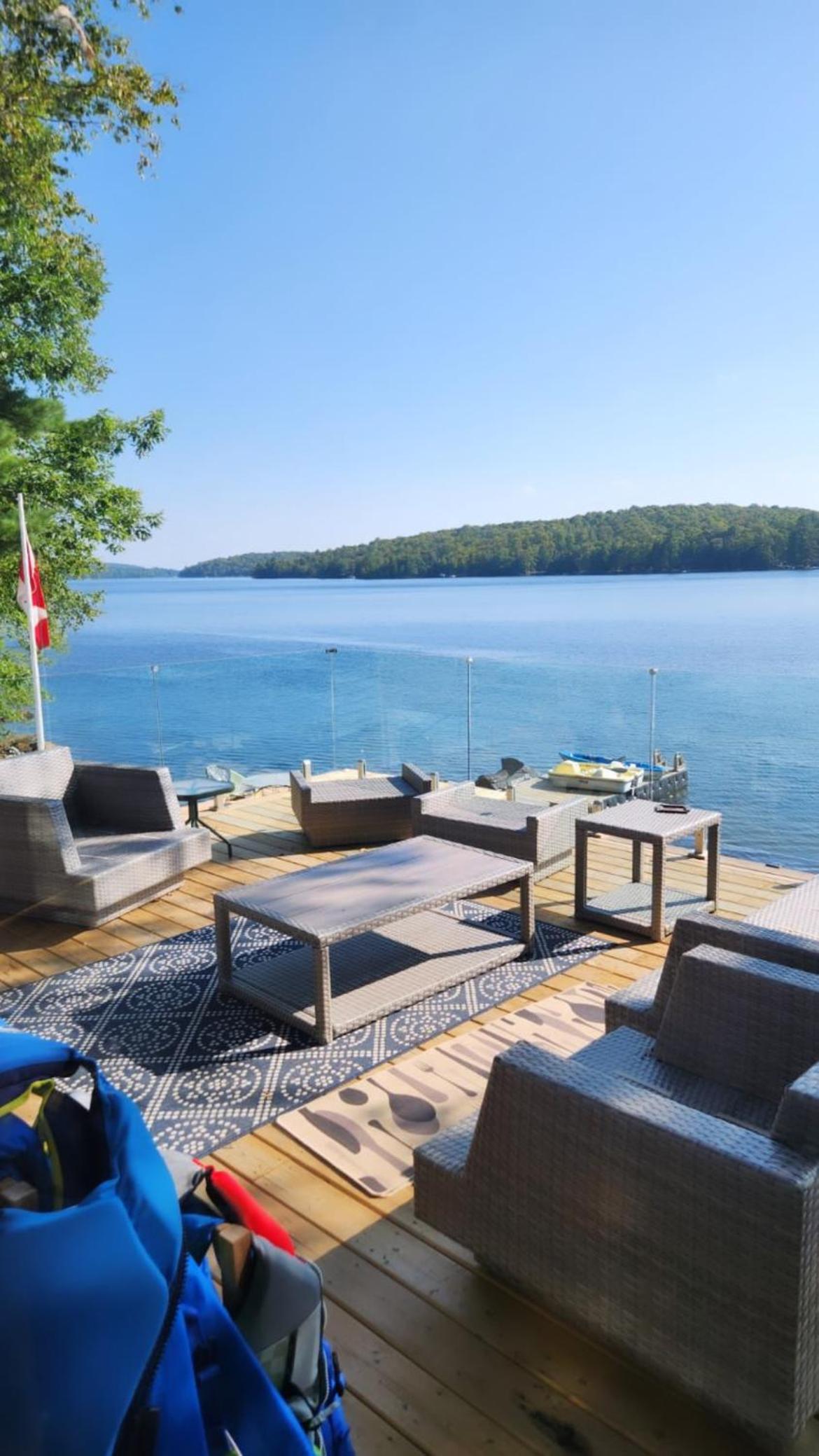 Cozy front lake cottage!