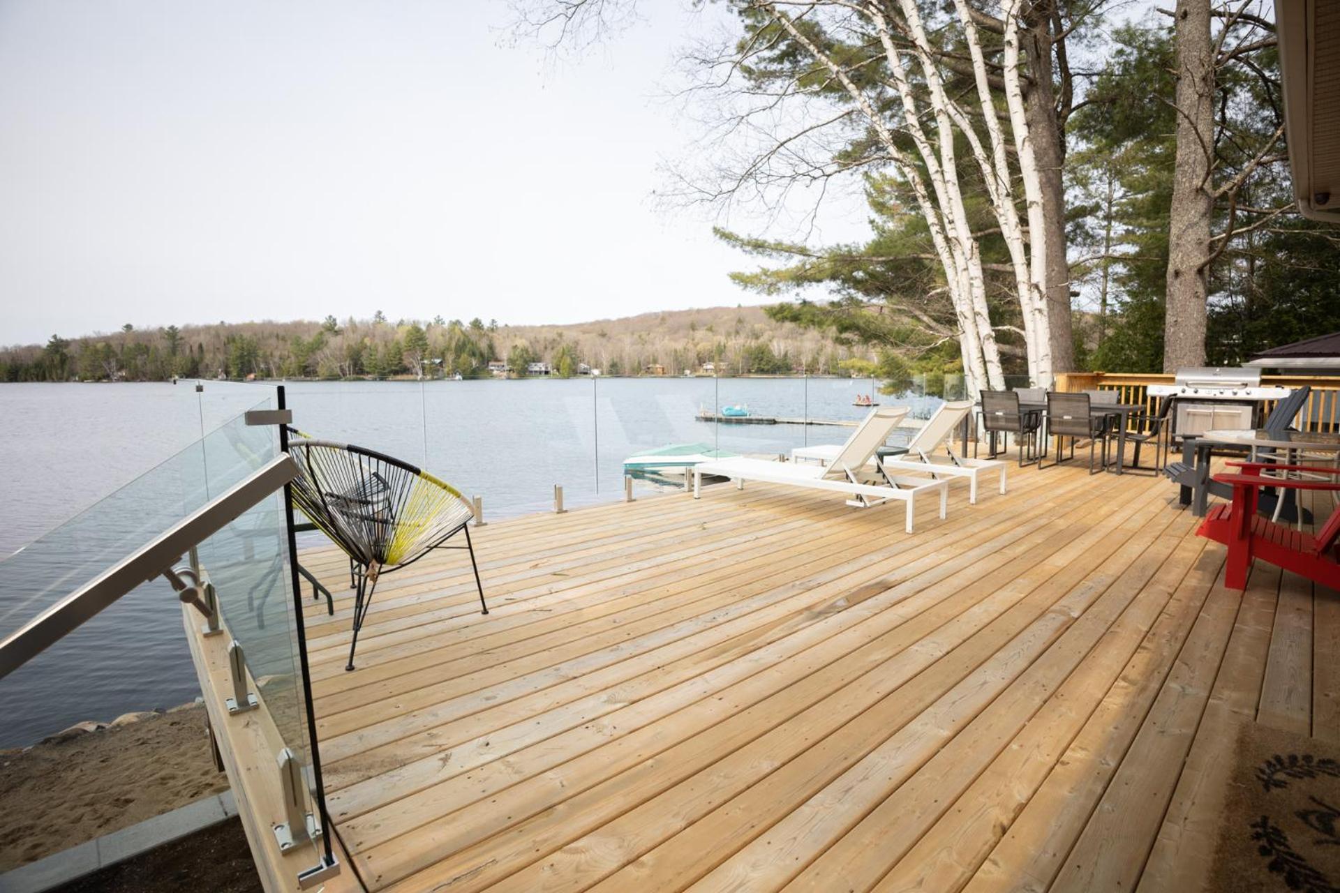 Cozy front lake cottage!