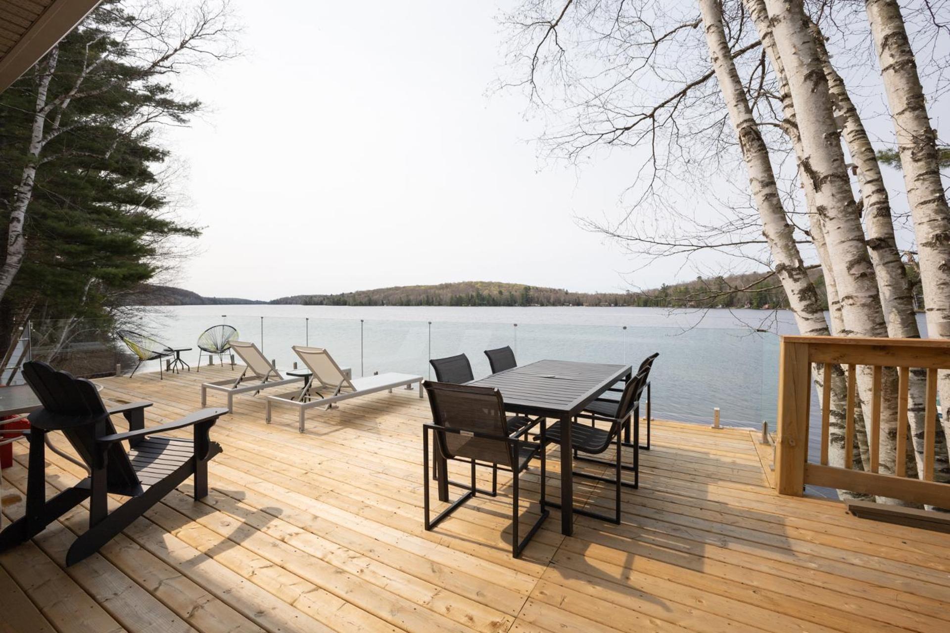 Cozy front lake cottage!