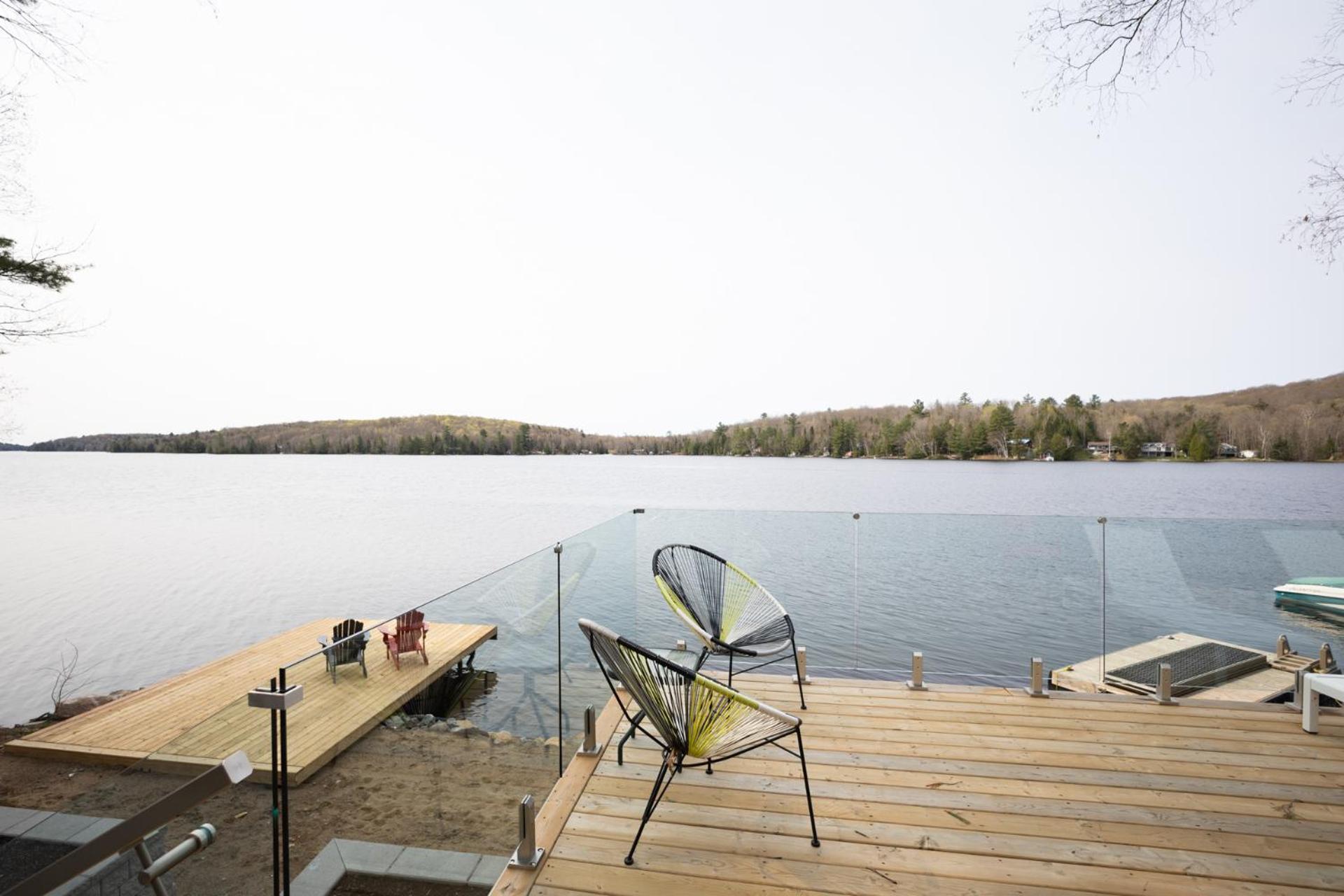 Cozy front lake cottage!