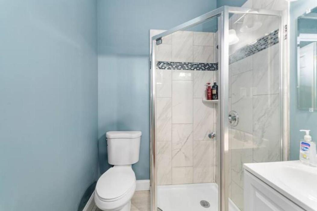 Chic 5 BD home in Little Italy view 2