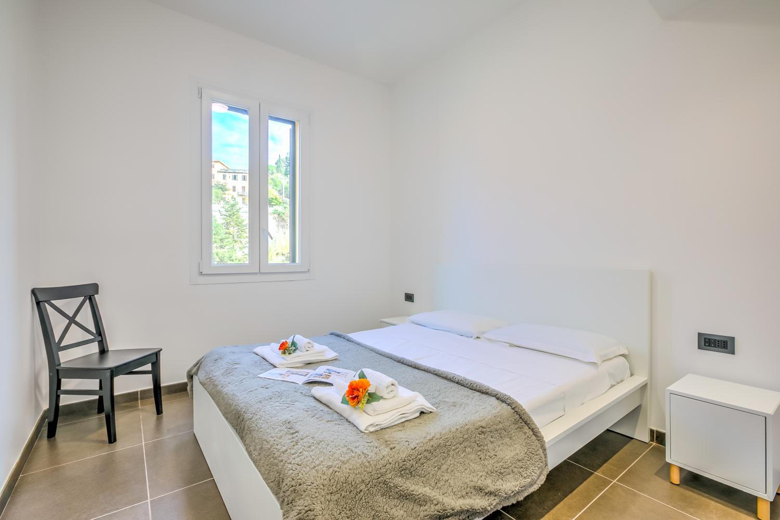 Perla Marina Seaside Apartments - Happy Rentals view 5
