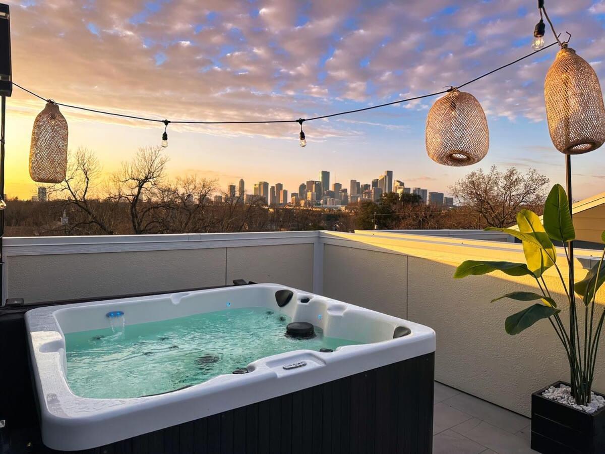 Paradise Palace Best Rooftop in HTX w Hot Tub view 5