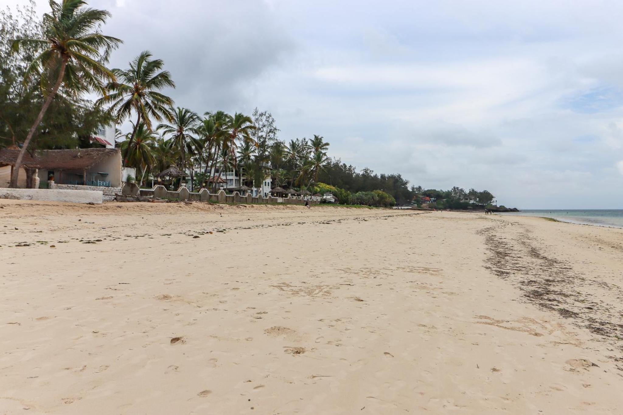 Mayweather One Bedroom Apartment, with Beach Access, Malindi view 3