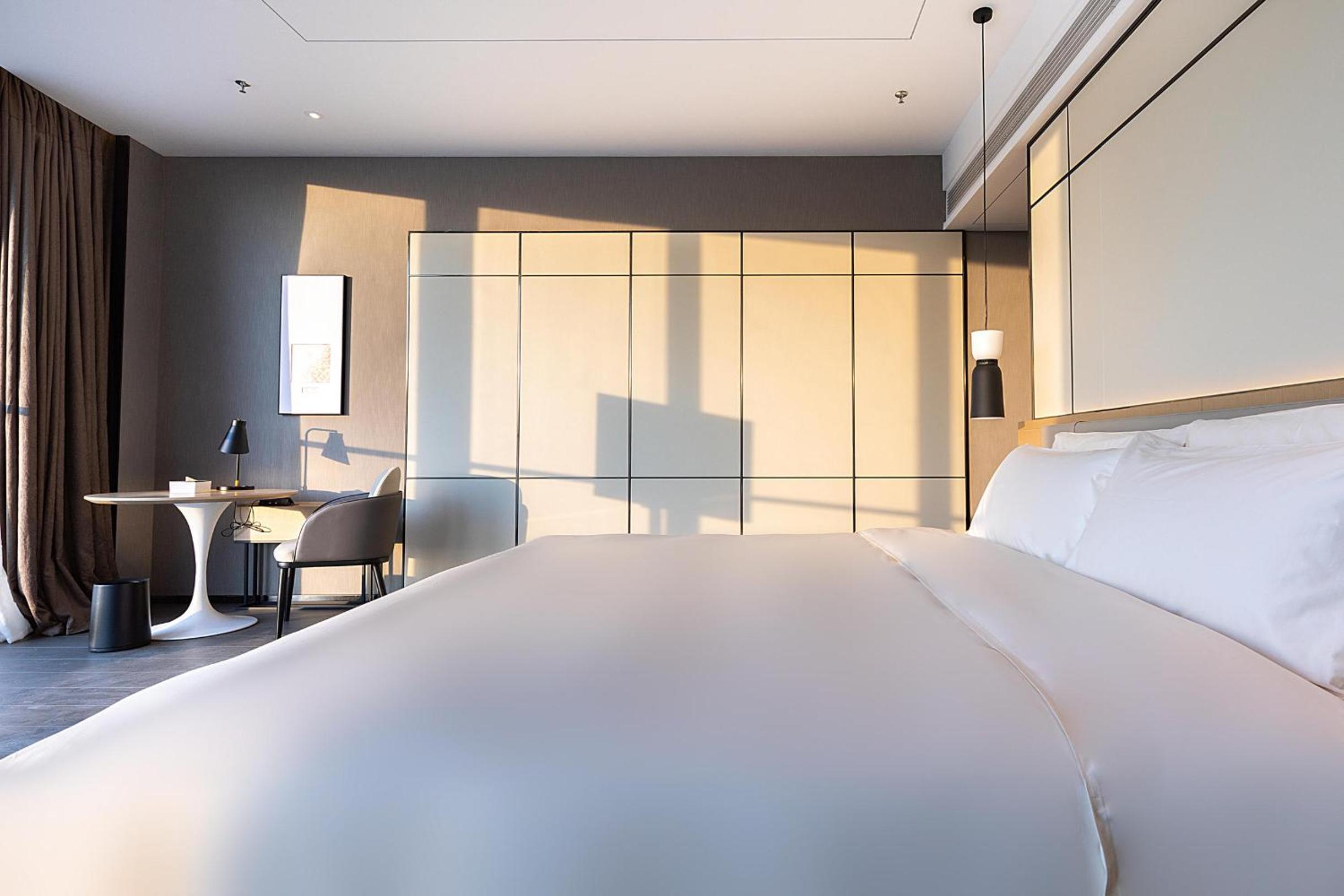 Atour Hotel Zhongshan Ancient Town Huayi Plaza