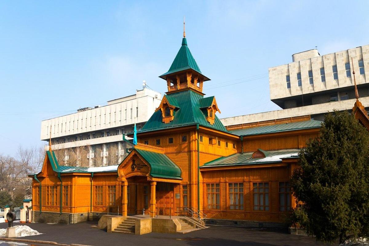 Nadezhda Apartments on the Nauryzbai Batyr 82 view 2