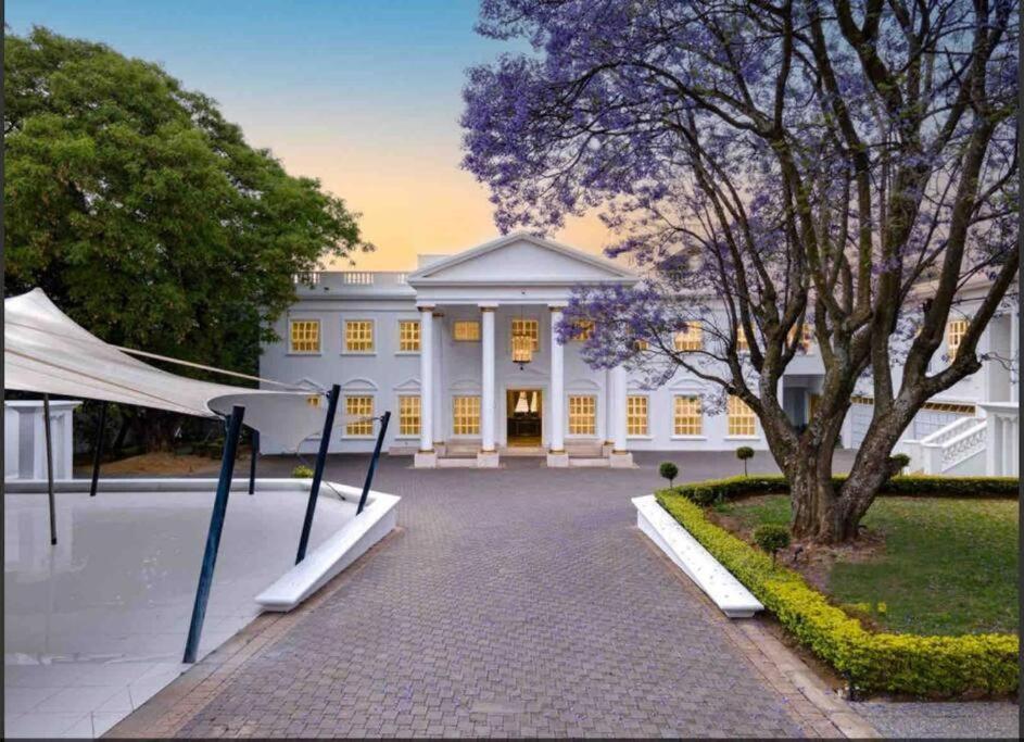 Johannesburg Vacations - The White House in Sandton - Property Image 11