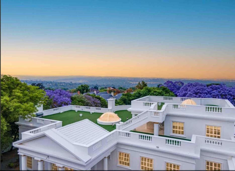 Johannesburg Vacations - The White House in Sandton - Property Image 19