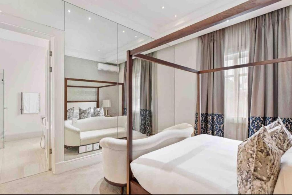 Johannesburg Vacations - The White House in Sandton - Property Image 18