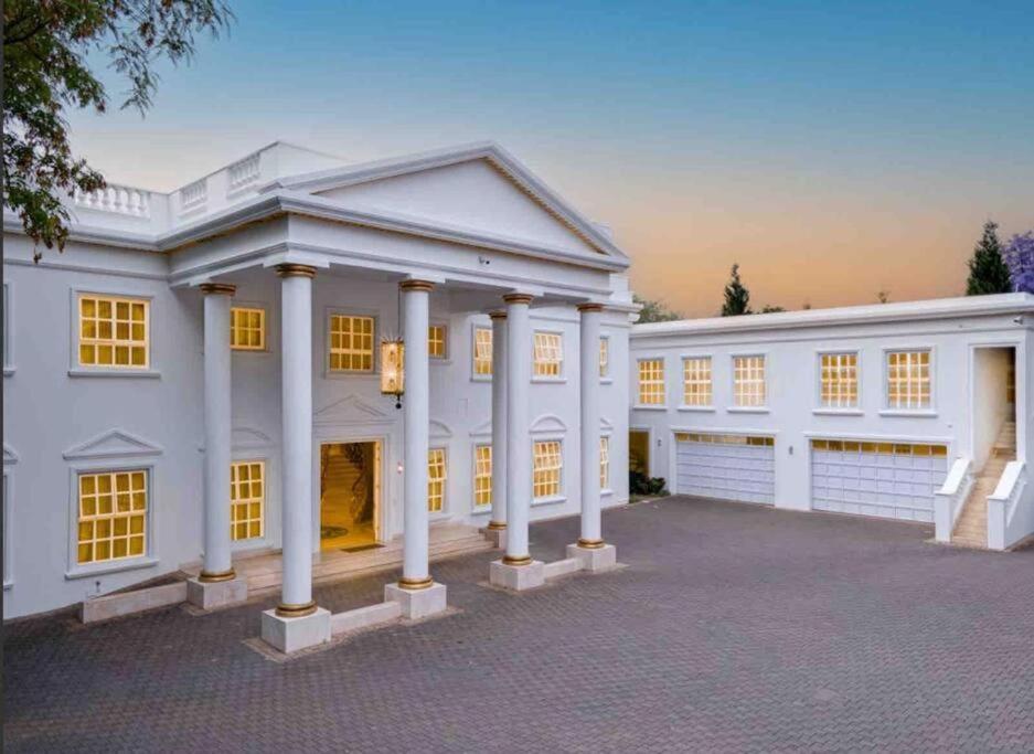 Johannesburg Vacations - The White House in Sandton - Property Image 17