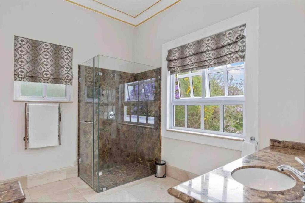 Johannesburg Vacations - The White House in Sandton - Property Image 15