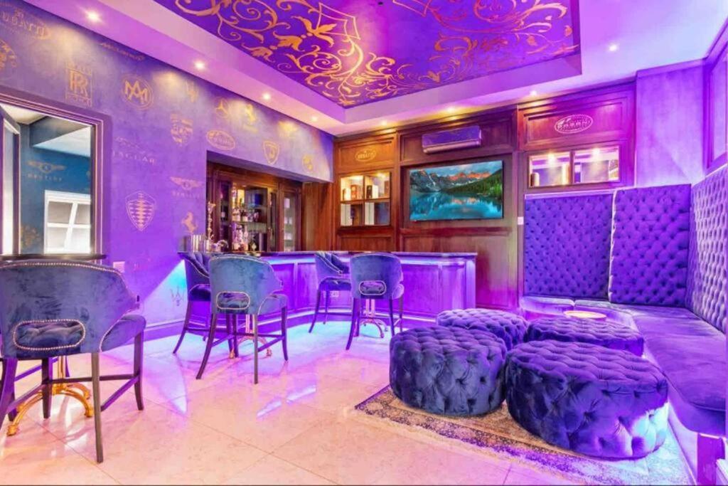 Johannesburg Vacations - The White House in Sandton - Property Image 12