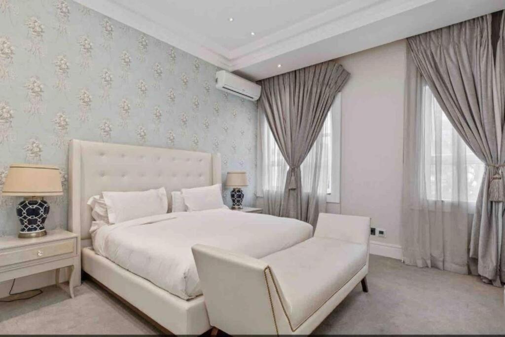 Johannesburg Vacations - The White House in Sandton - Property Image 13