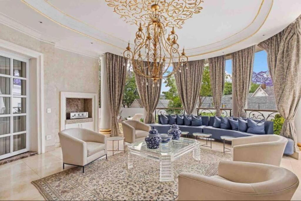 Johannesburg Vacations - The White House in Sandton - Property Image 10