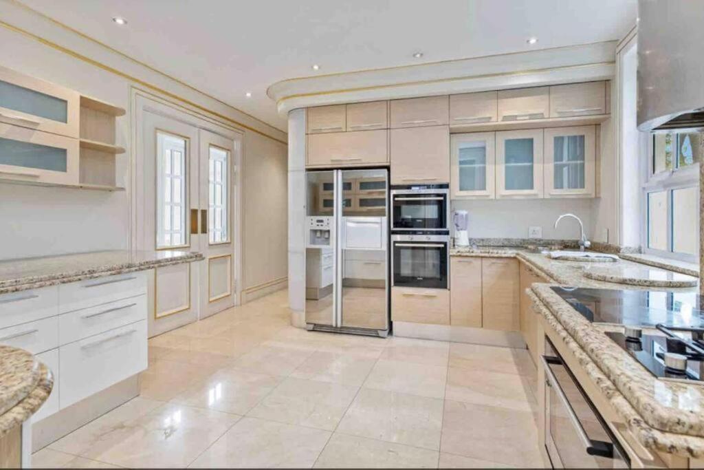Johannesburg Vacations - The White House in Sandton - Property Image 9
