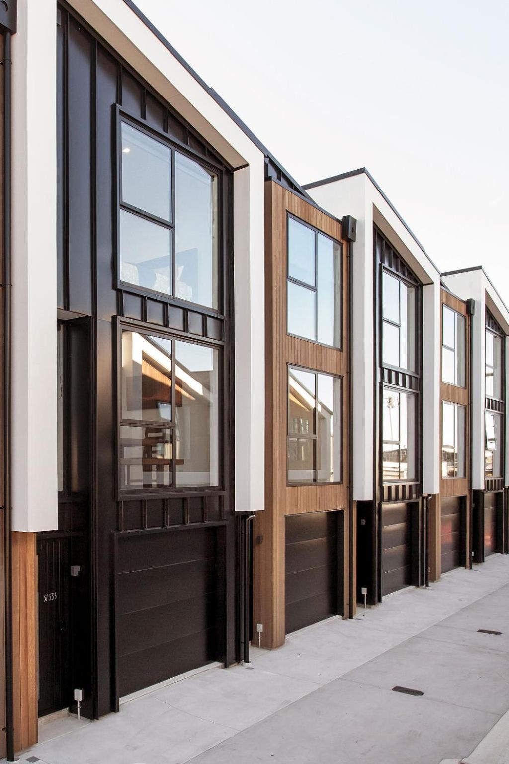 Stylish Brand New Sunny 3Bdrm 3Bth garage sleeps 6 view 3