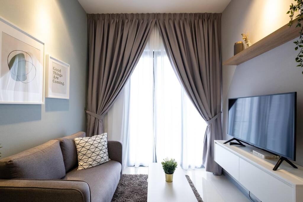 NEW! Cozy & Warm Scandinavian Suites walk to LRT