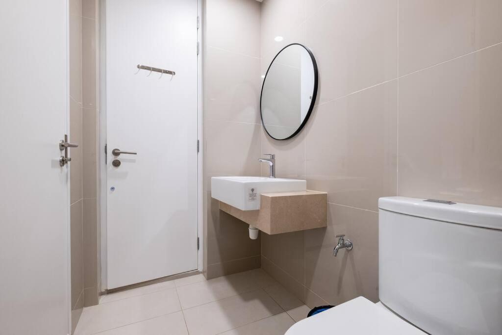 NEW! Cozy & Warm Scandinavian Suites walk to LRT