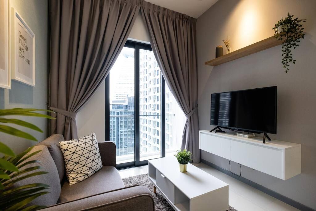 NEW! Cozy & Warm Scandinavian Suites walk to LRT