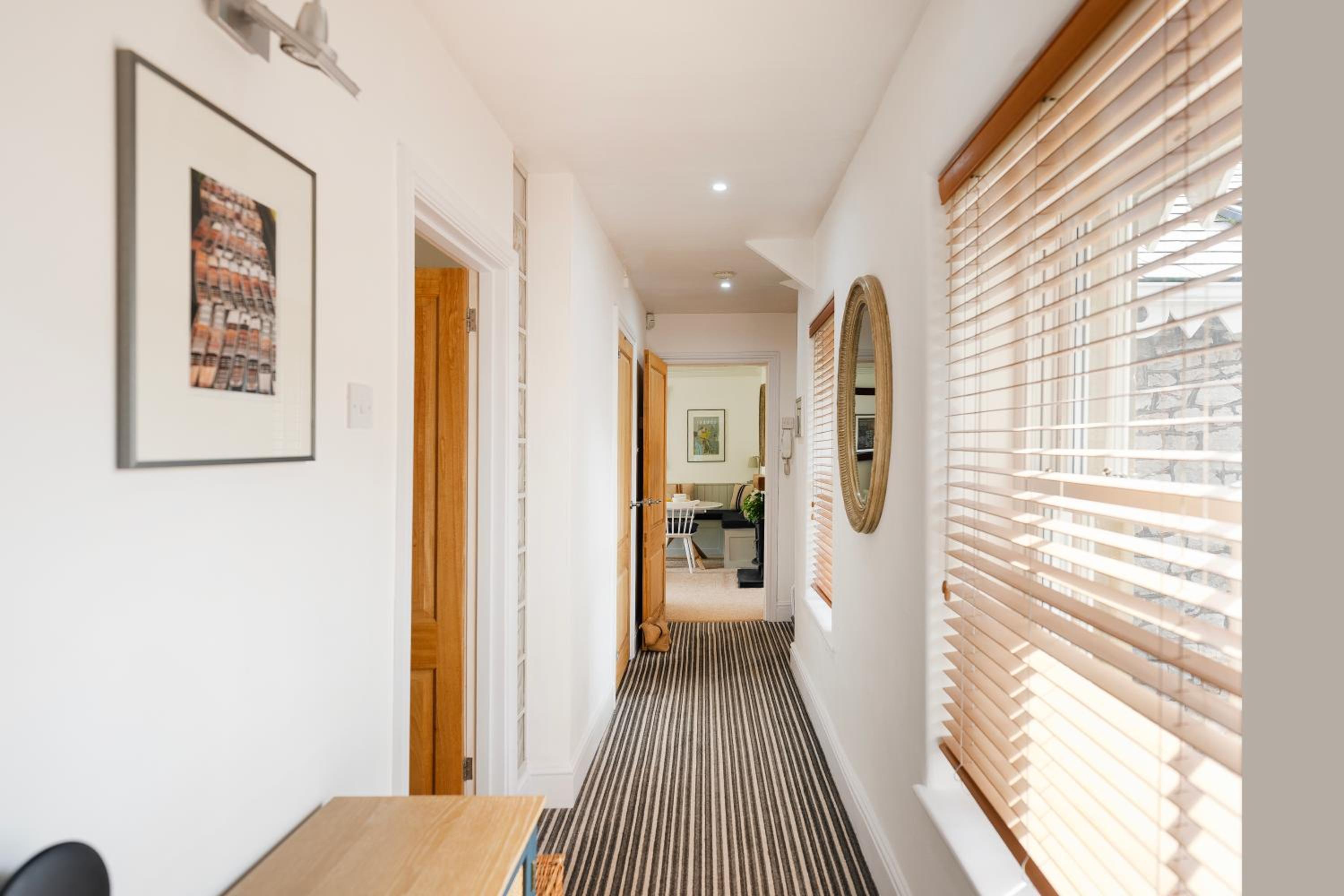The Mews Flat, near Clifton Suspension Bridge with off-street parking