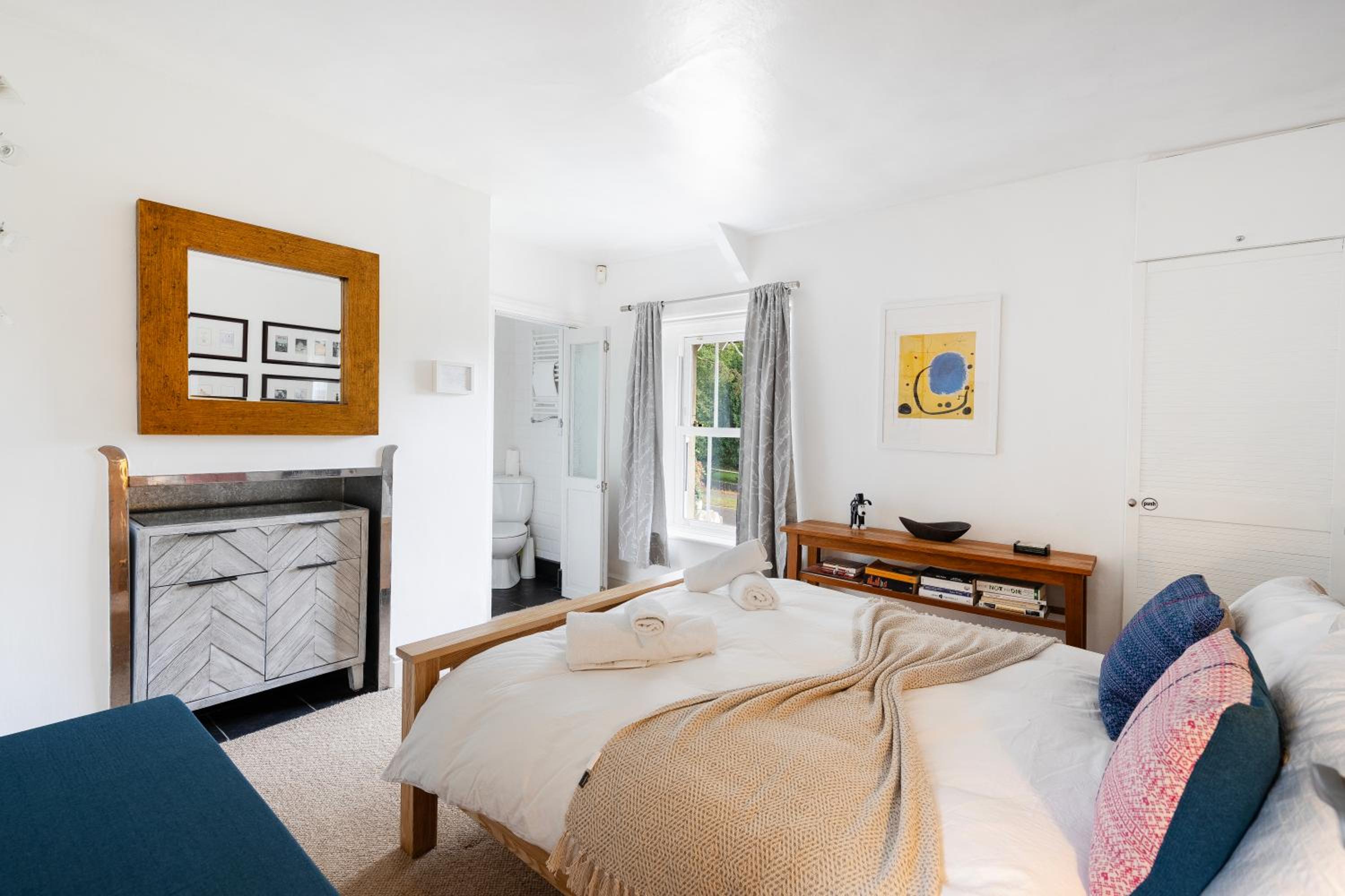 The Mews Flat, near Clifton Suspension Bridge with off-street parking
