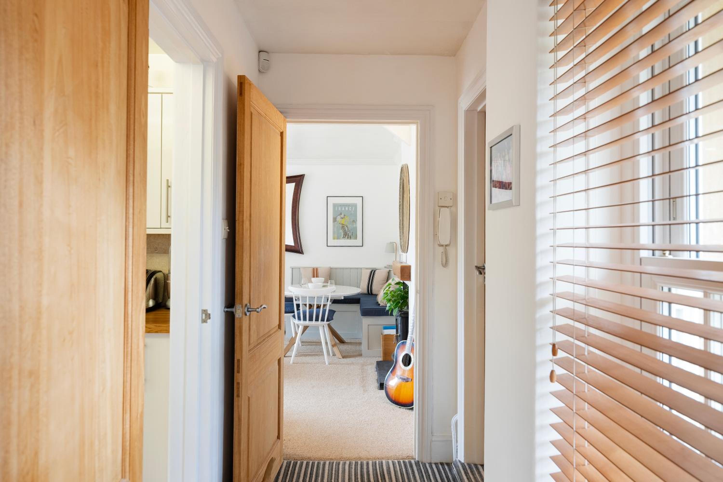 The Mews Flat, near Clifton Suspension Bridge with off-street parking