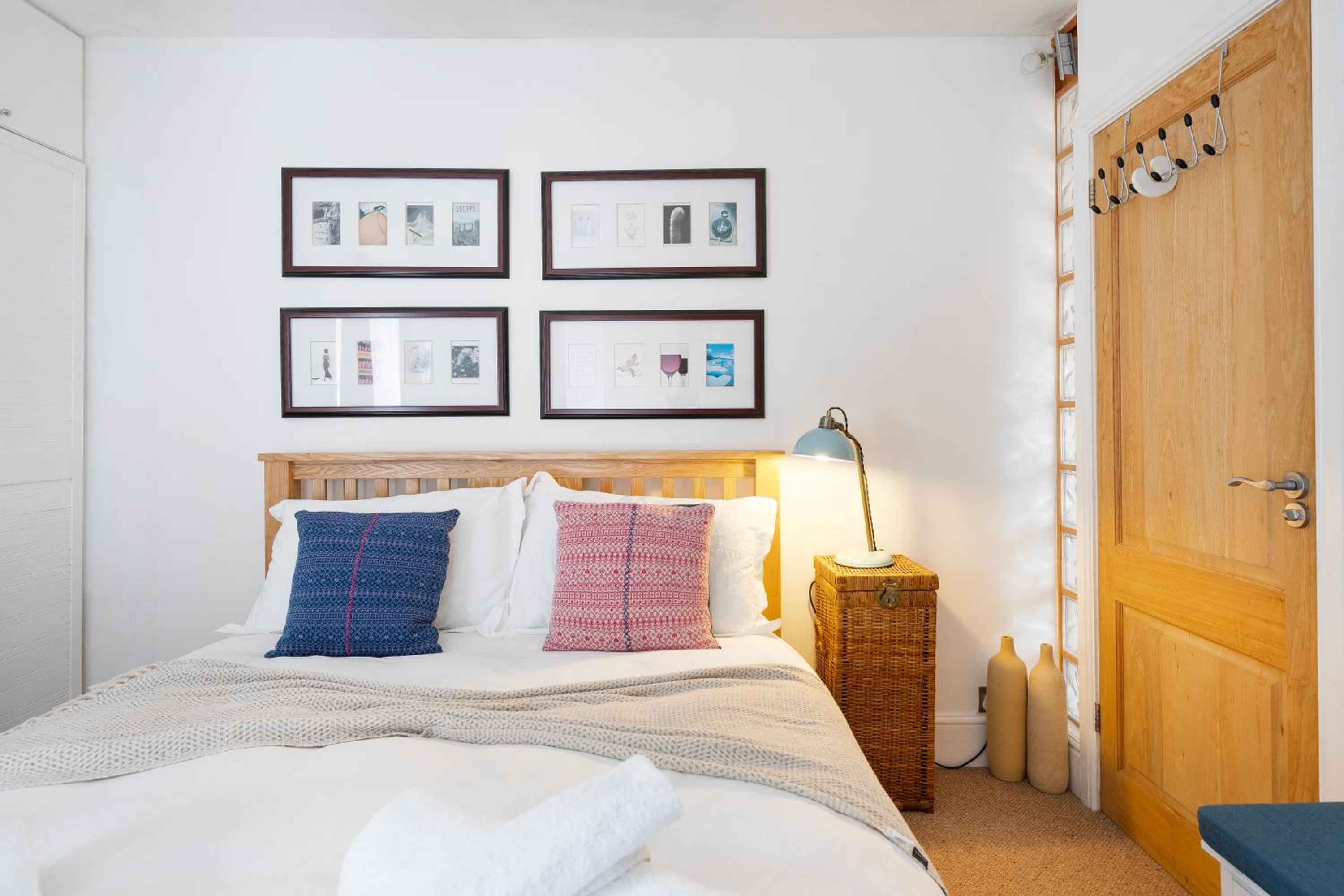 The Mews Flat, near Clifton Suspension Bridge with off-street parking