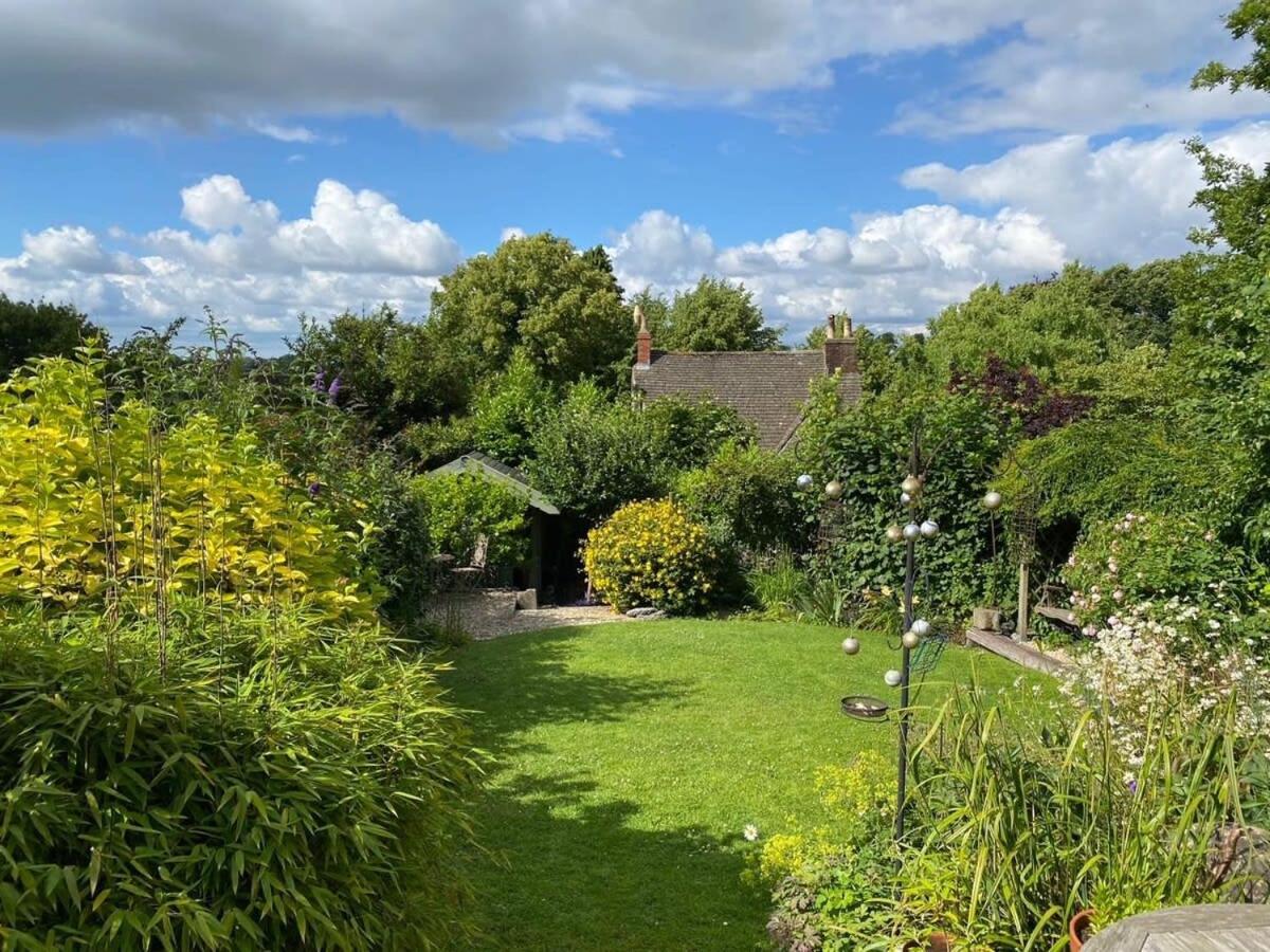 Sweet Modern Country Cottage with Garden view 2