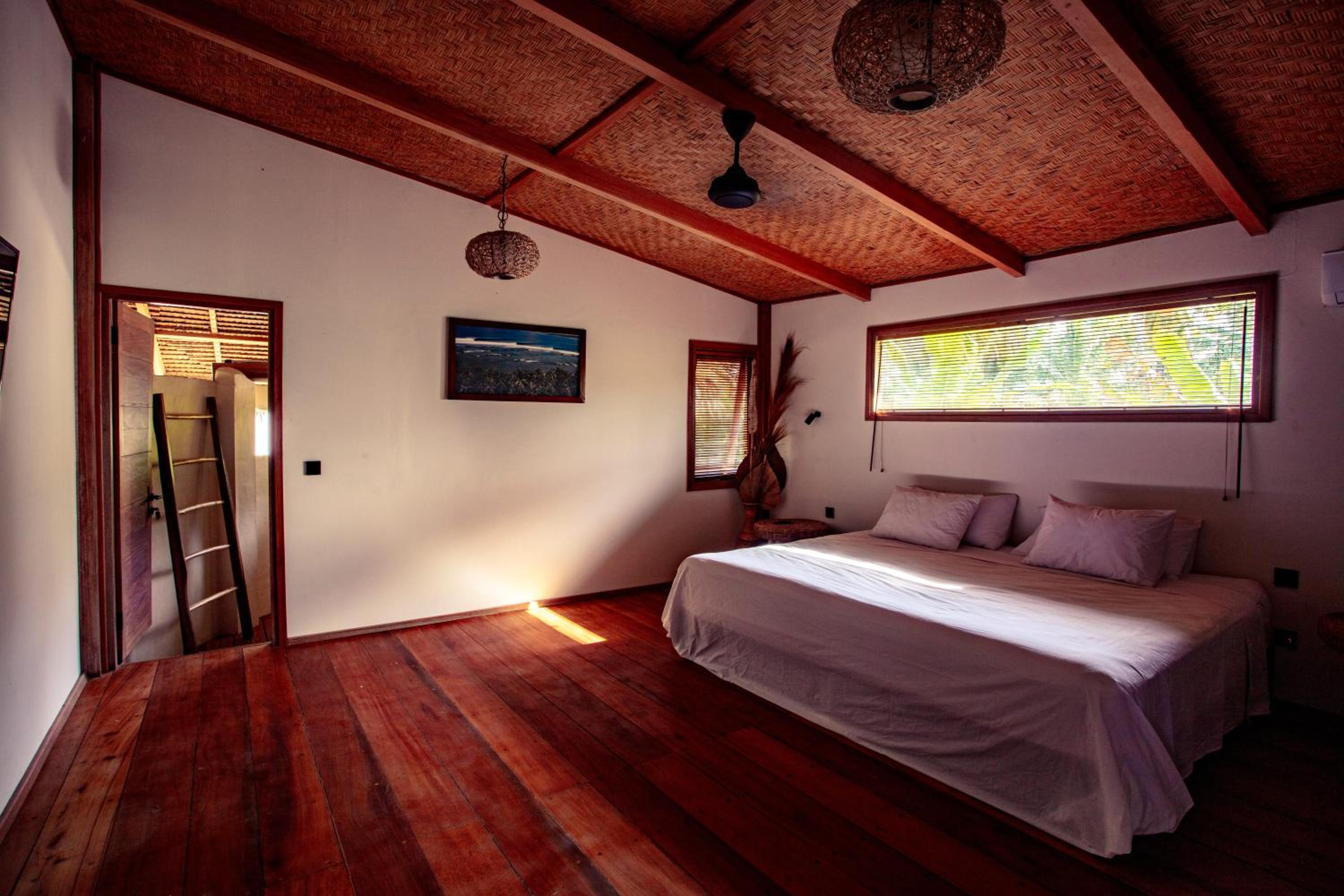 Baha Baha Villa Sailo Hts Mentawai Hollow Trees view 5
