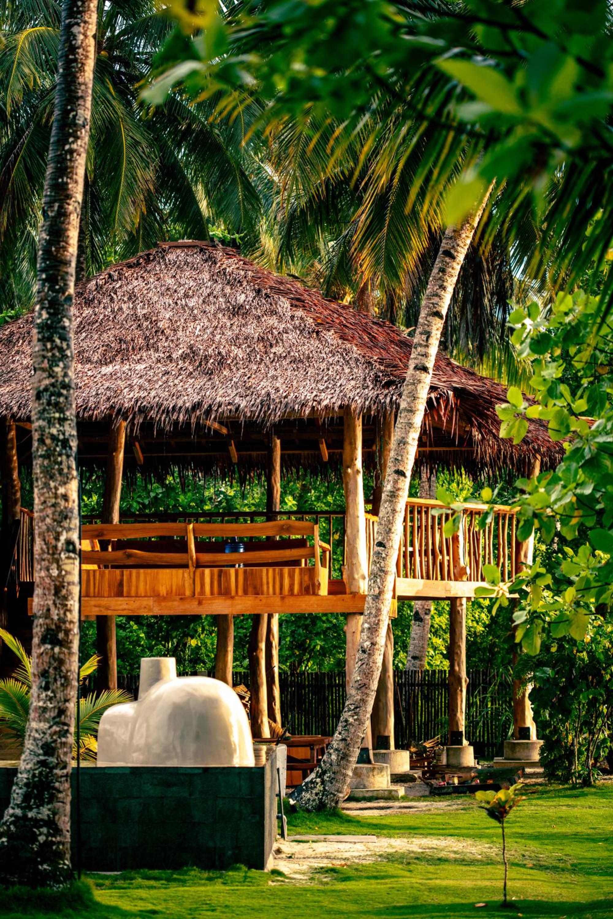 Baha Baha Villa Sailo Hts Mentawai Hollow Trees view 3