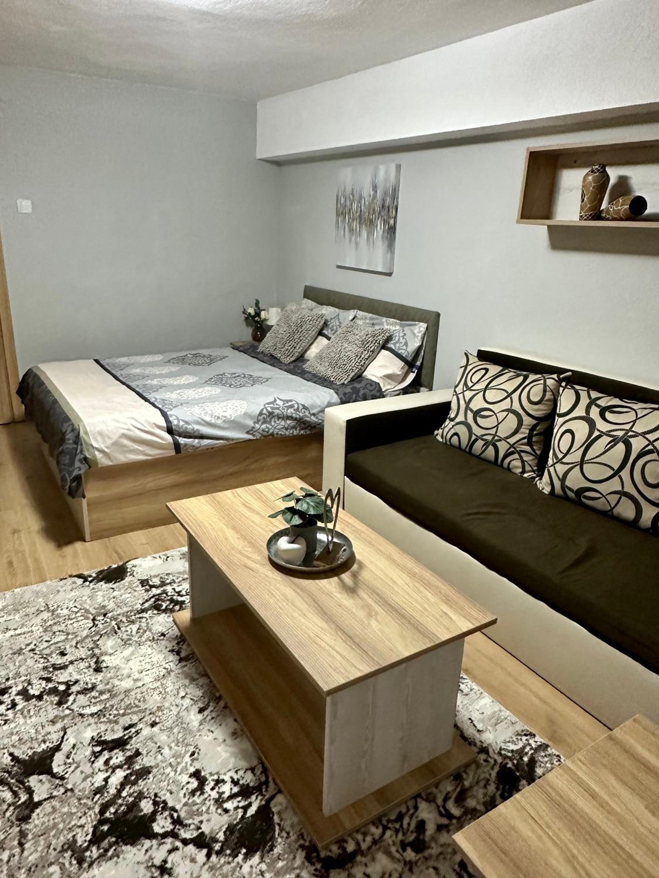 Apart 8