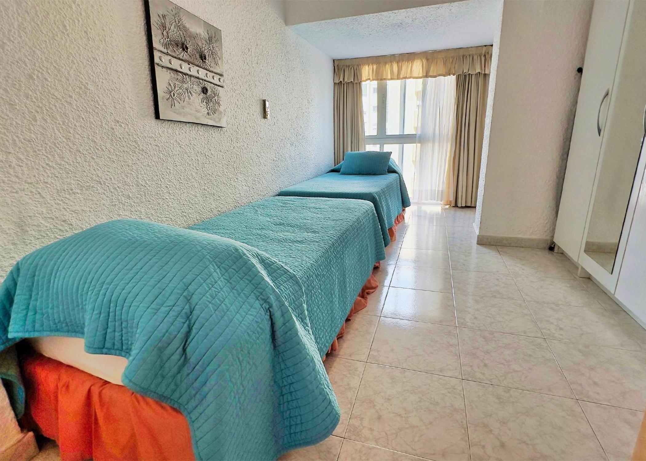 Marbella Vacations - Skol 439 Spacious and Refurbished Apartment with Sea Views - Property Image 1