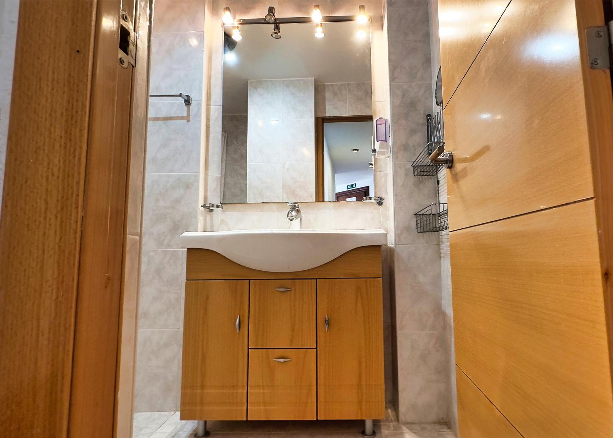 Marbella Vacations - Skol 439 Spacious and Refurbished Apartment with Sea Views - Property Image 17