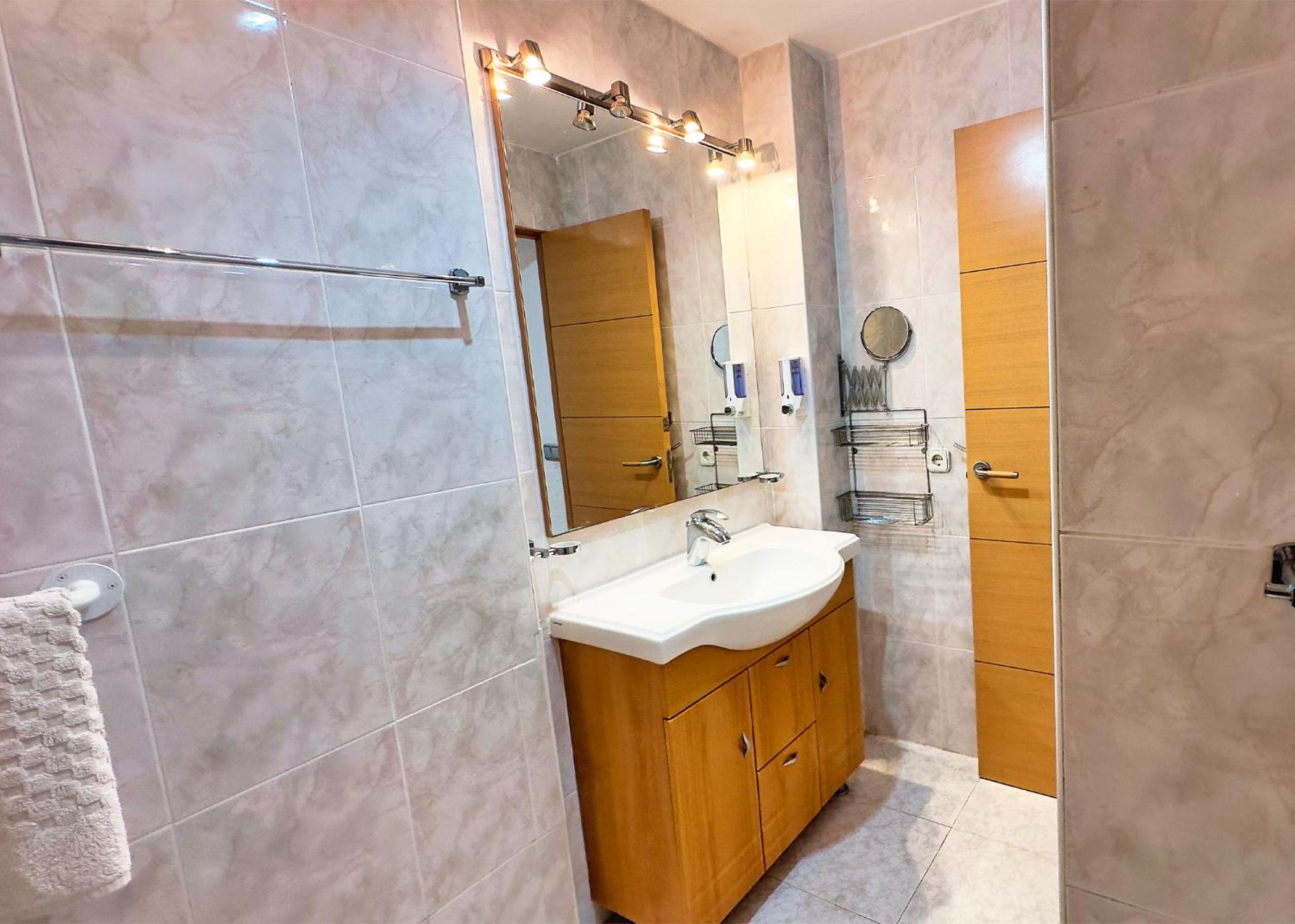 Marbella Vacations - Skol 439 Spacious and Refurbished Apartment with Sea Views - Property Image 19