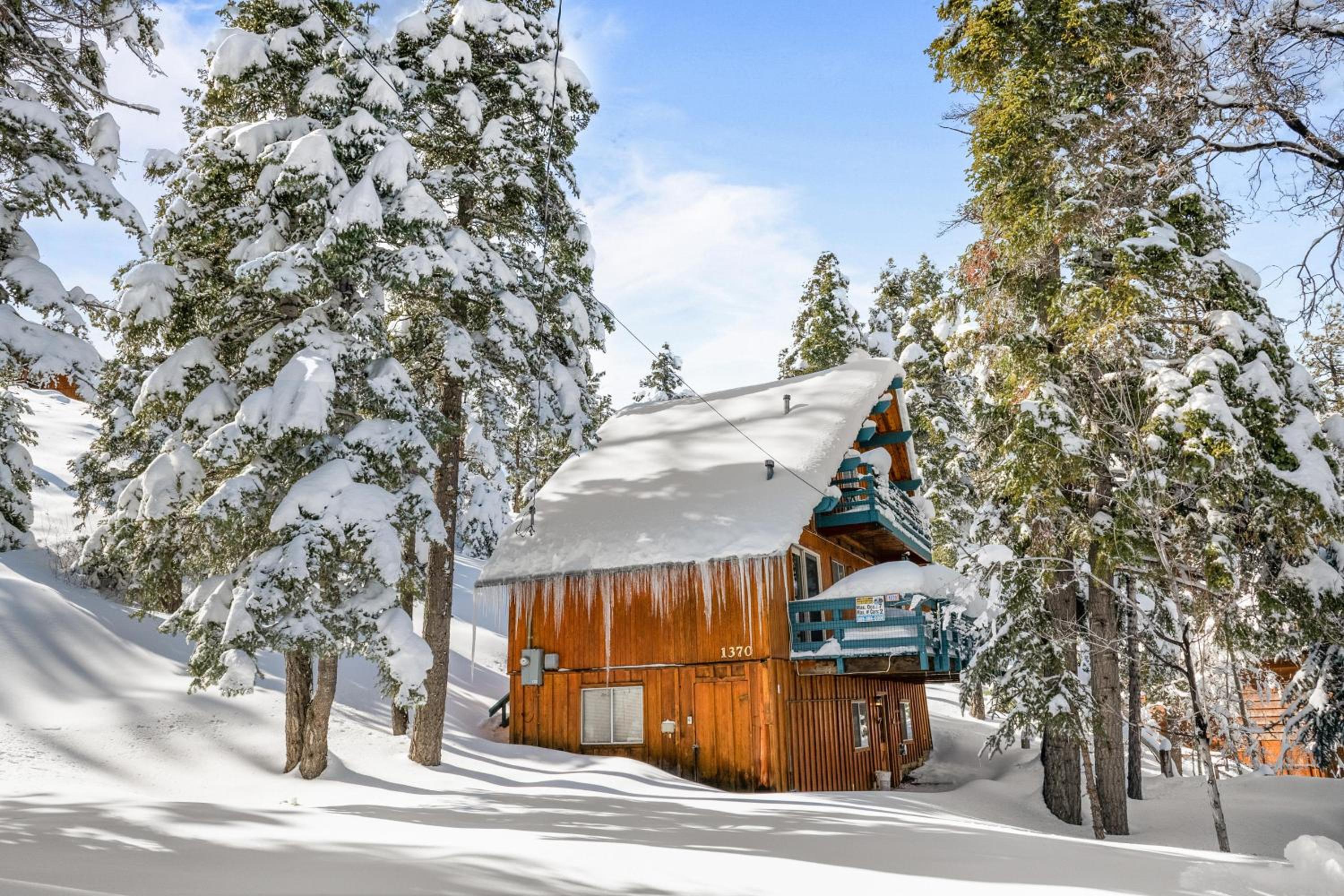 Finnian's Chalet - Close to Slopes and Lake view 2