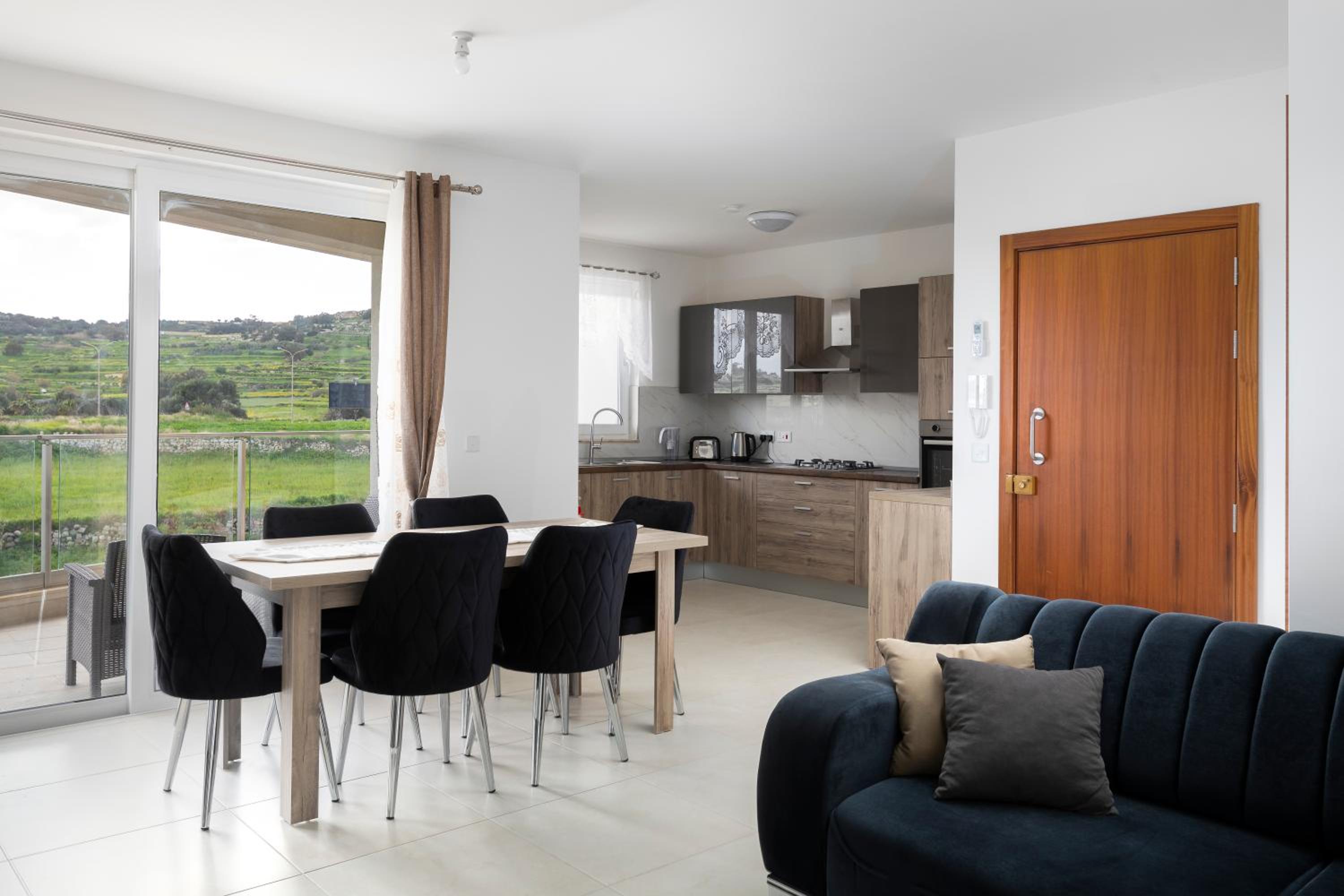Modern & Spacious 2BR Apartment with Country Views - Close to Xemxija Bay photo 1