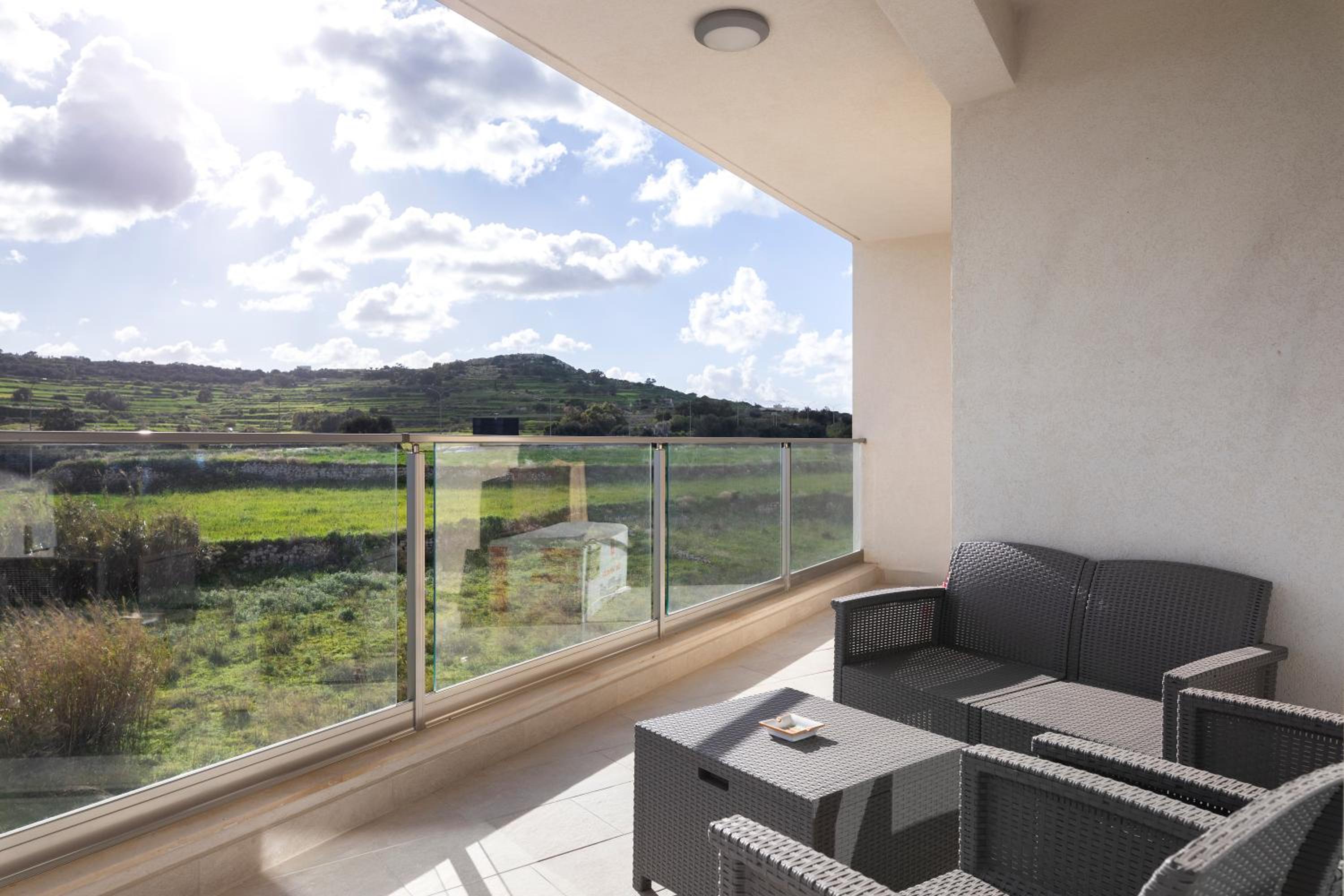 Modern & Spacious 2BR Apartment with Country Views - Close to Xemxija Bay photo 4