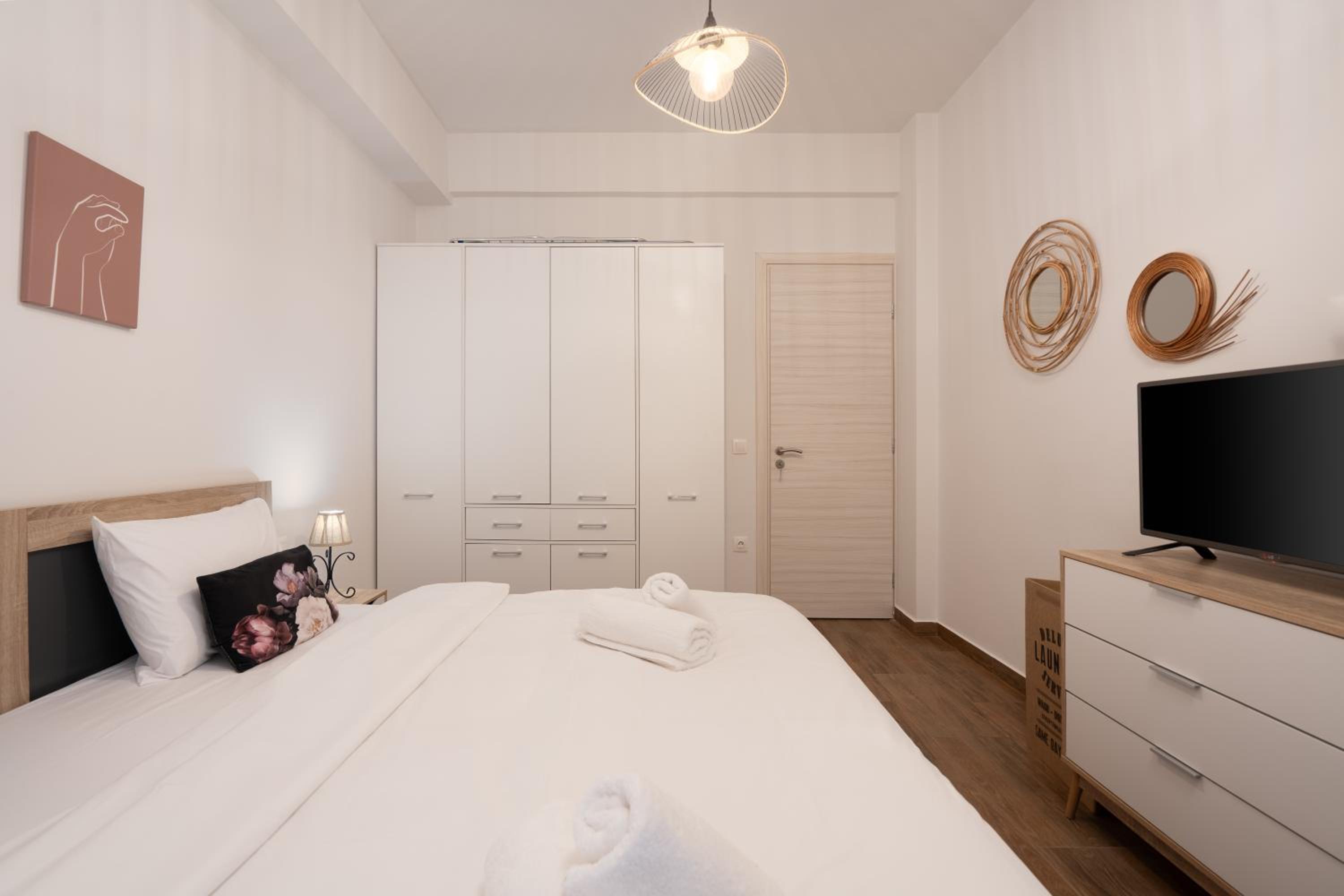 Elegant & Fresh Apartment in Hip Pagrati, Athens