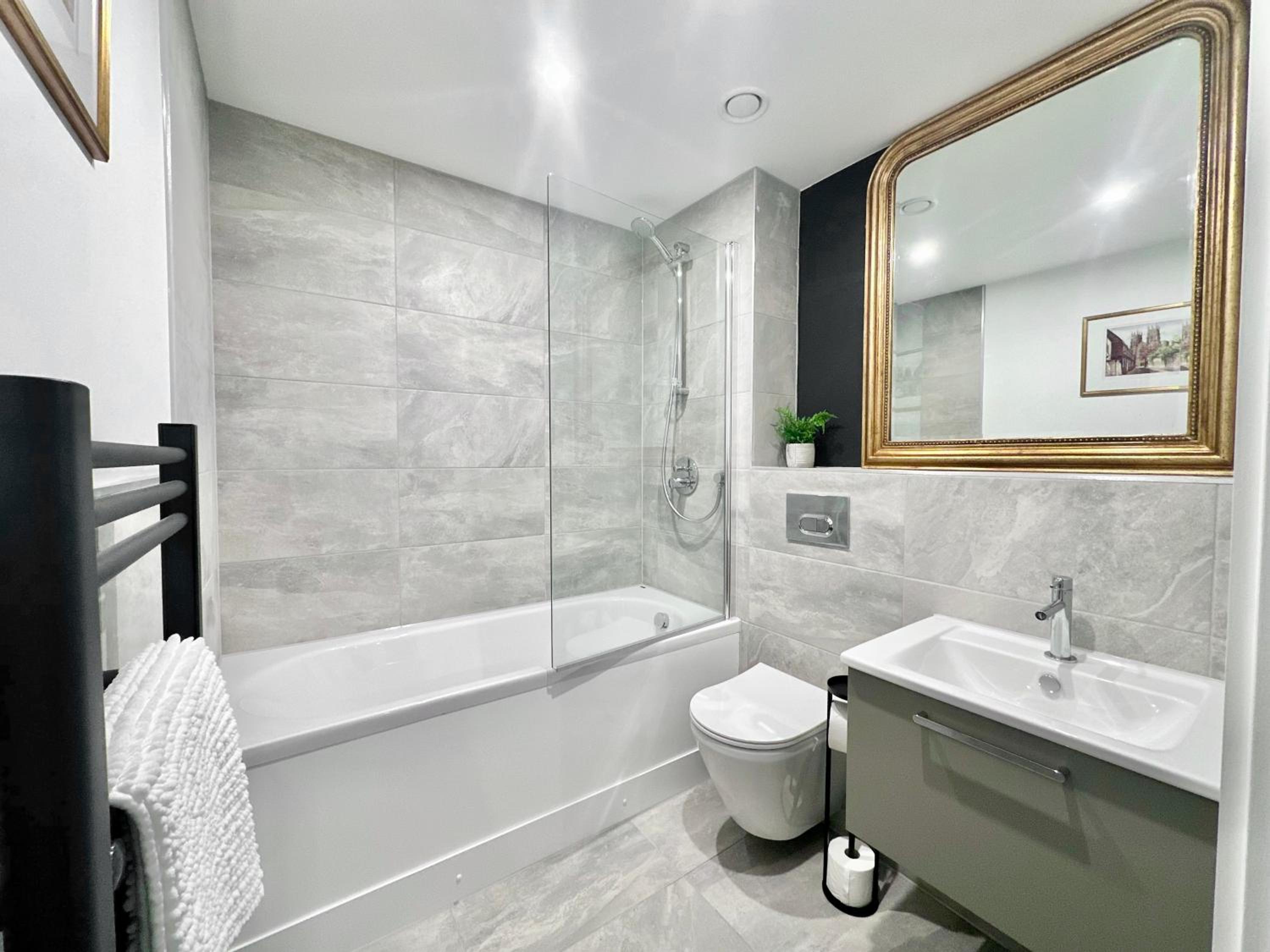 Apartment 38 with Minster Views, Parking and Gym