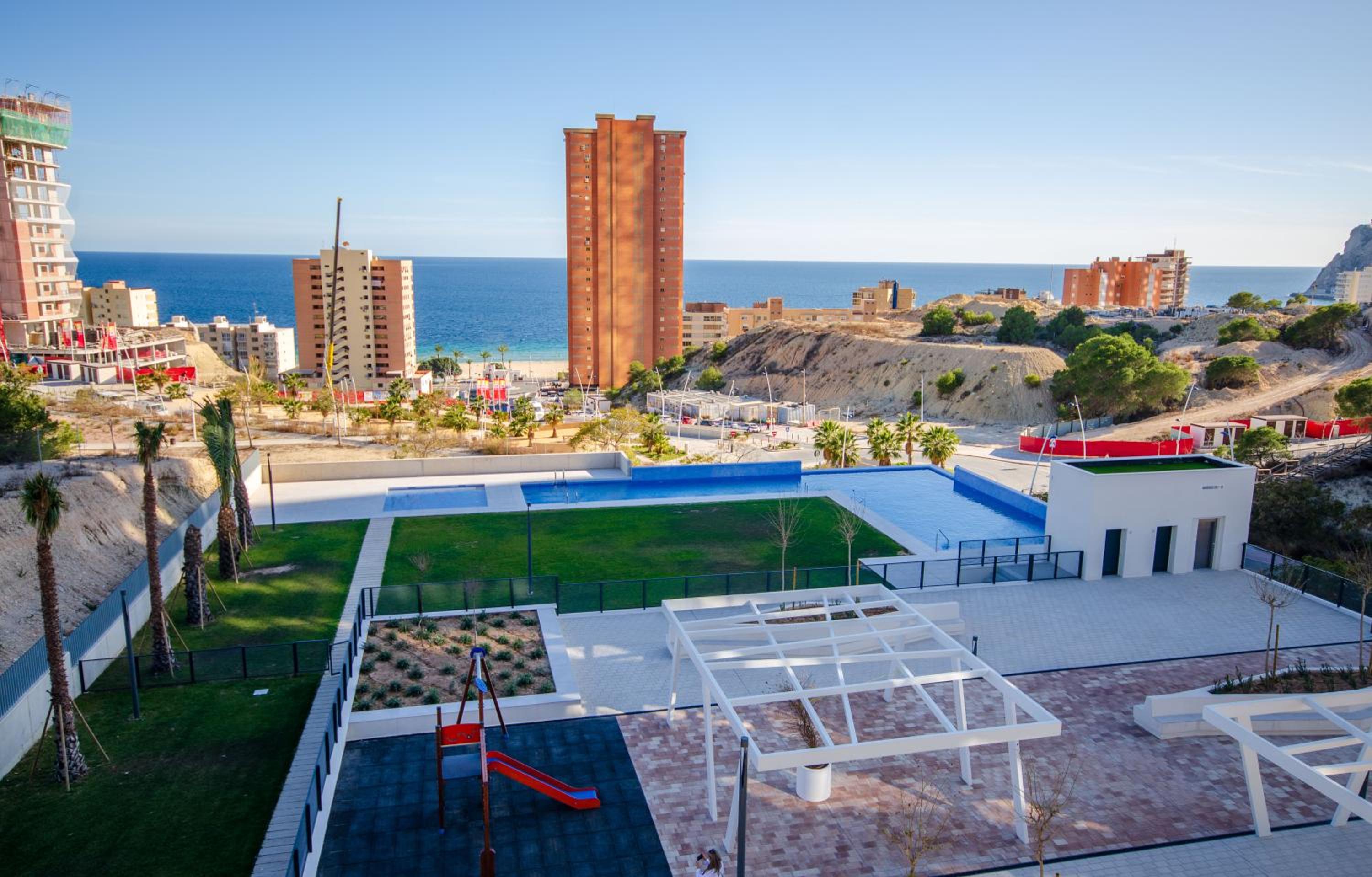 Hotel SAKURA LUXURY Poniente Beach - Image 1