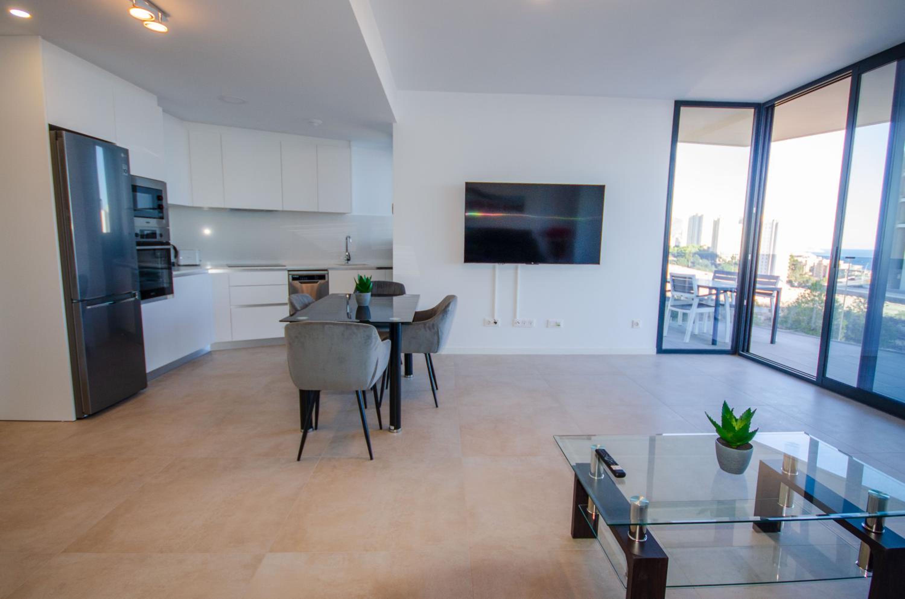 SAKURA LUXURY Poniente Beach