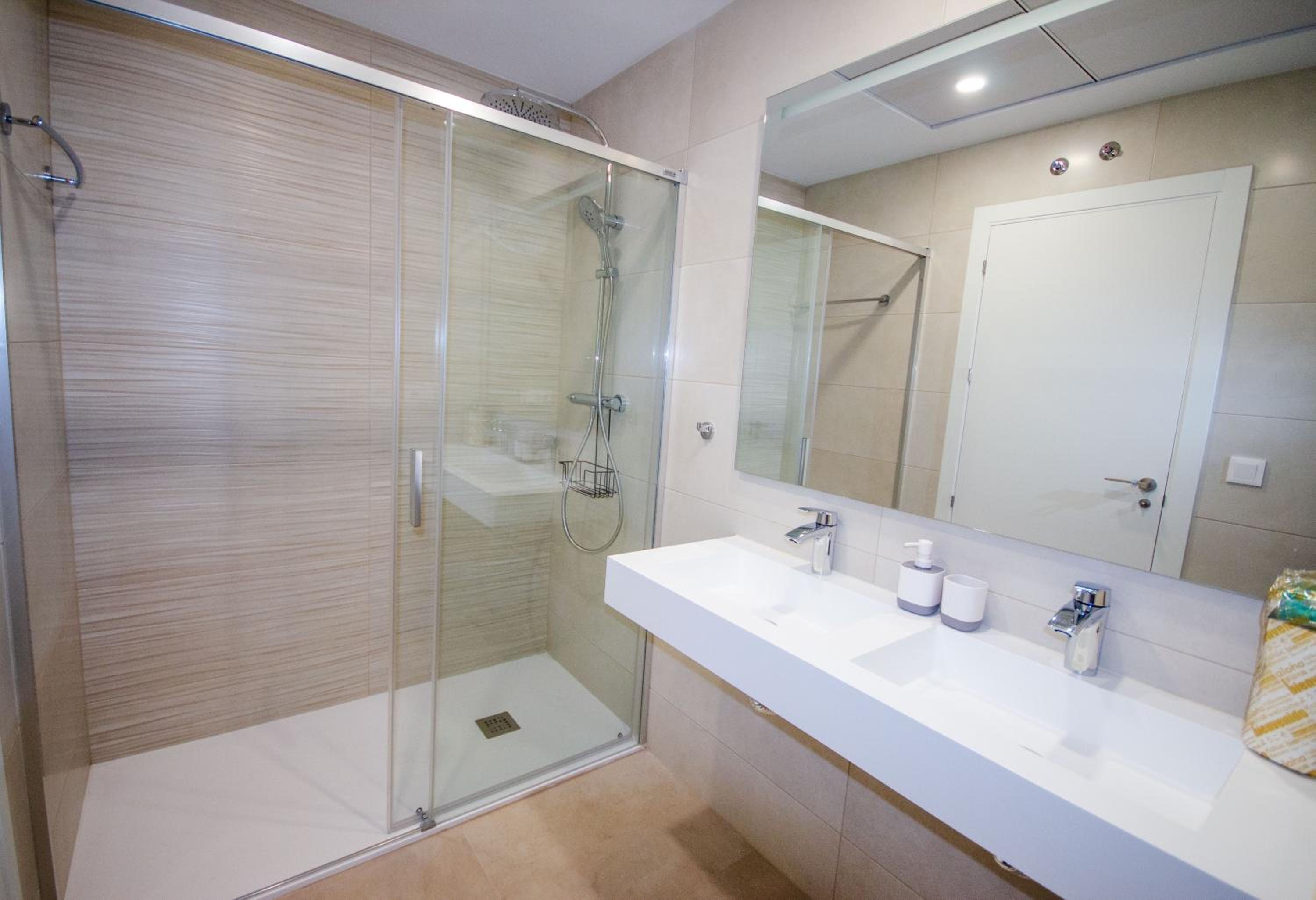 SAKURA LUXURY Poniente Beach