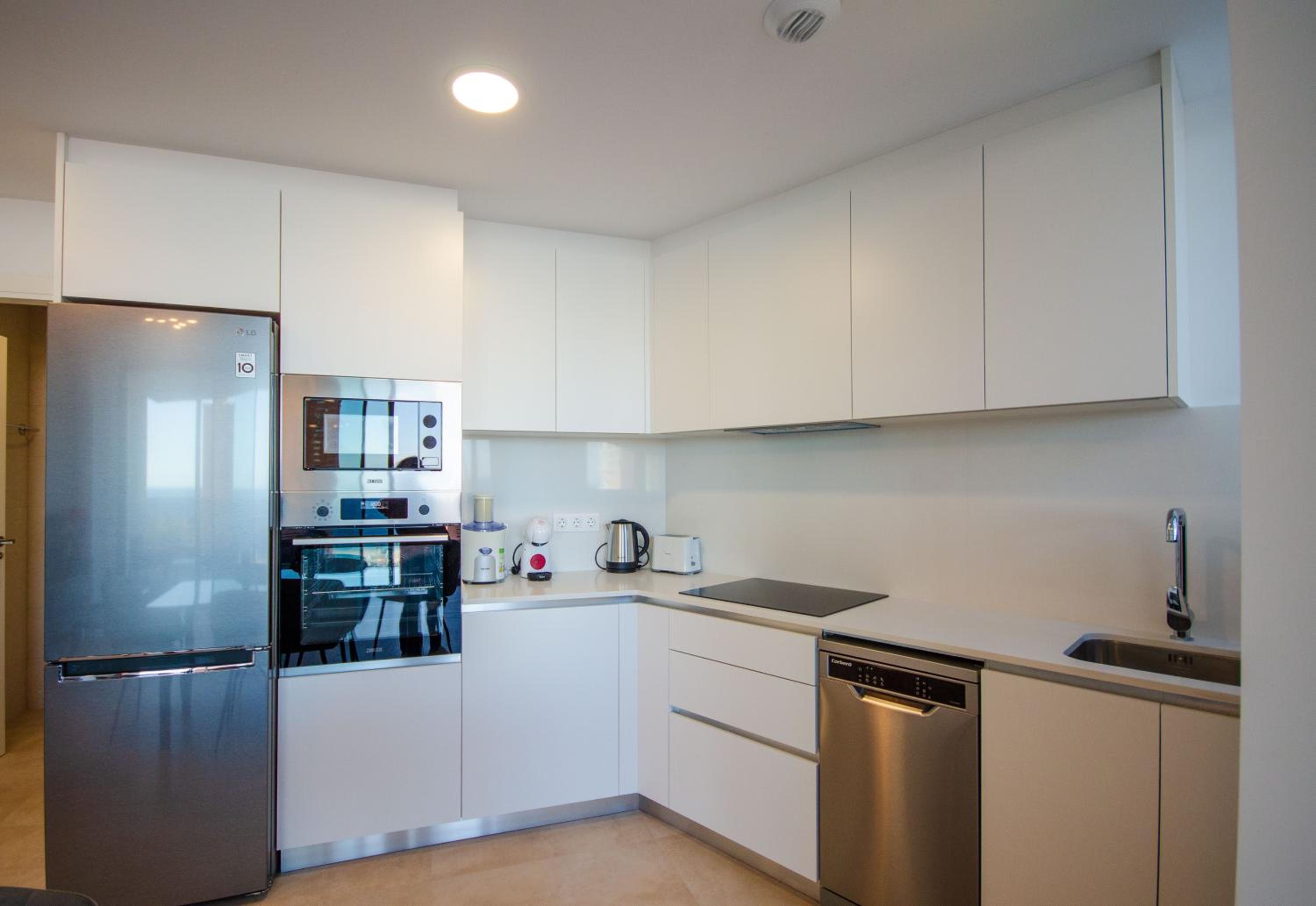 SAKURA LUXURY Poniente Beach