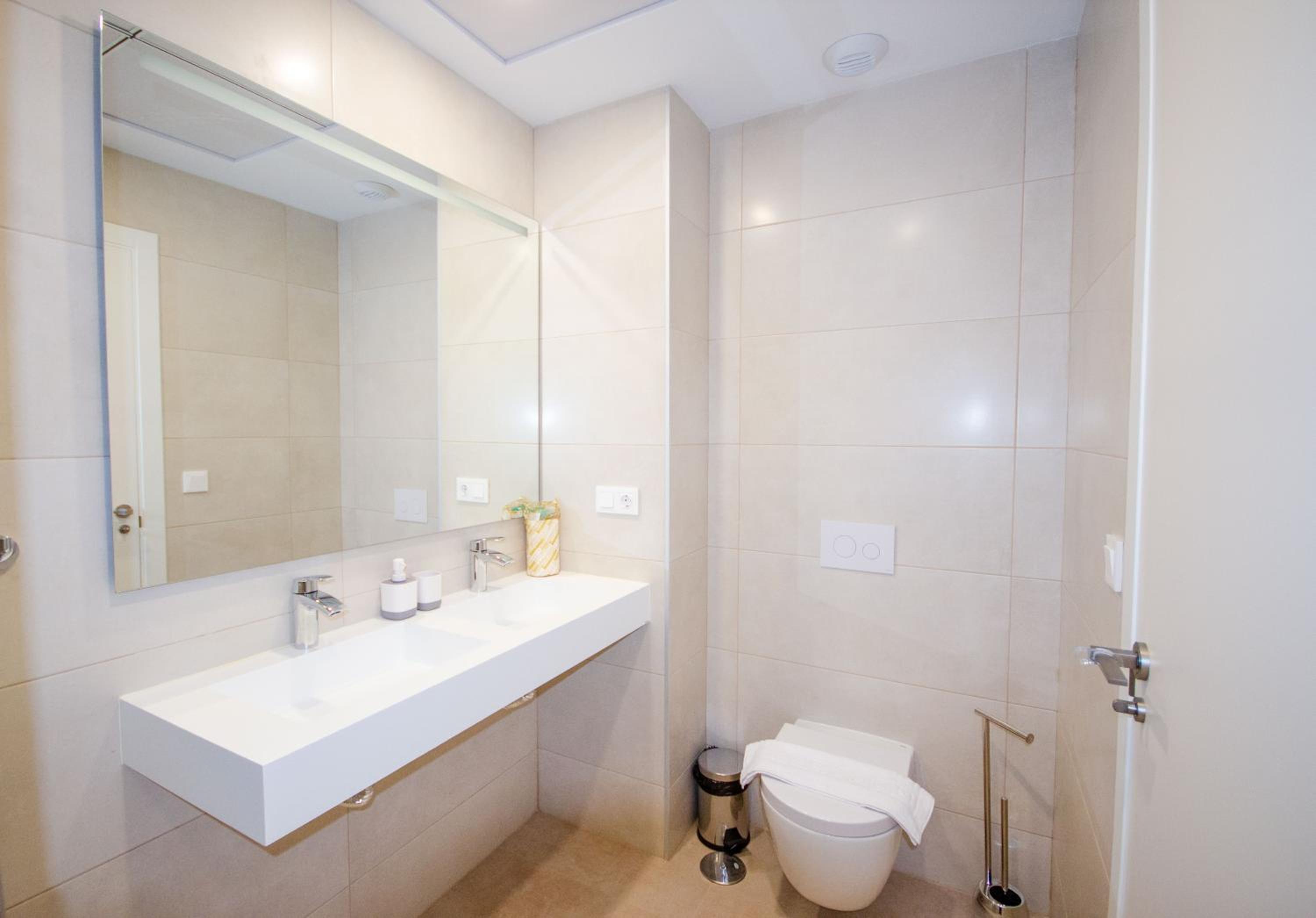 SAKURA LUXURY Poniente Beach