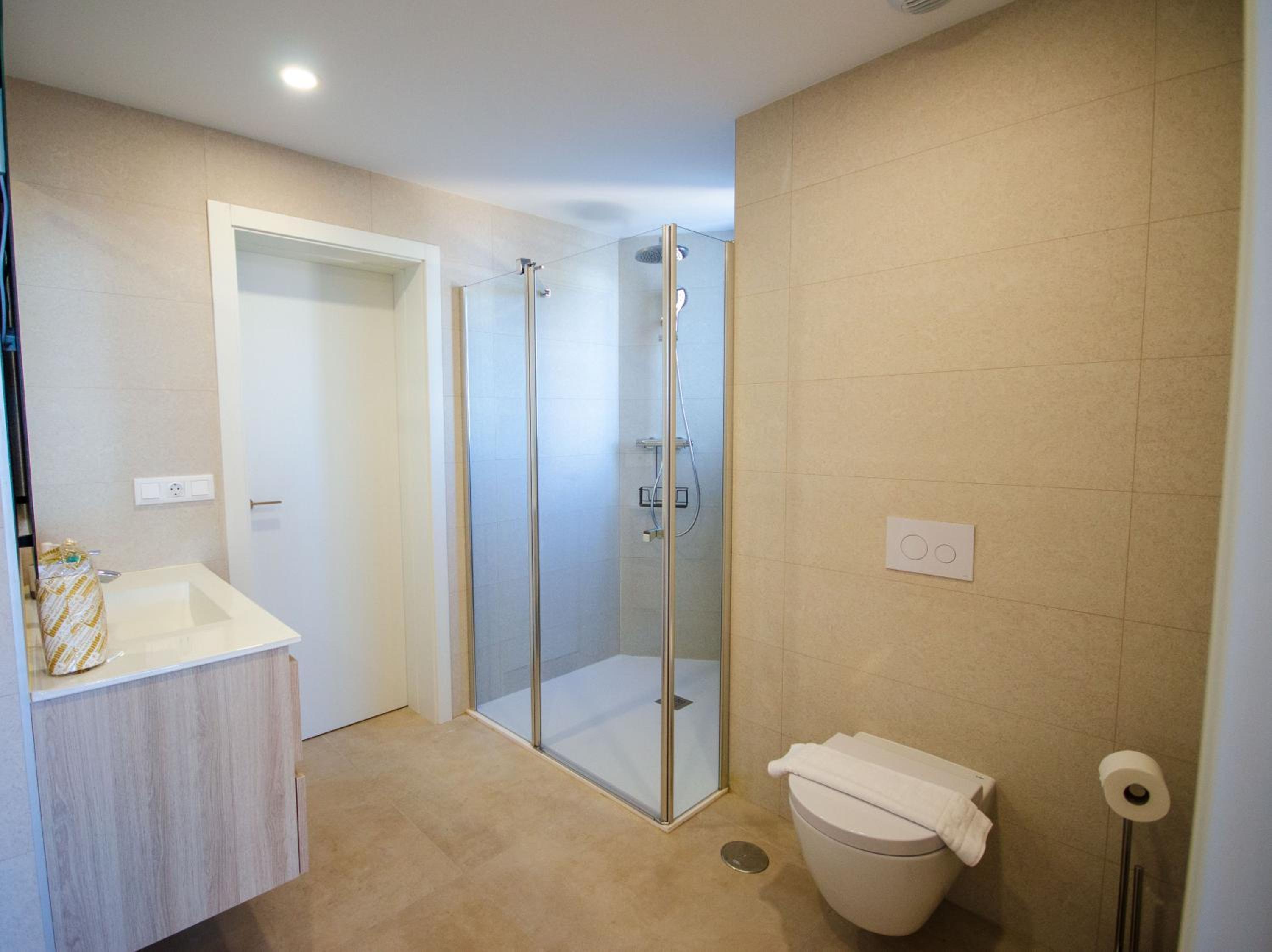 SAKURA LUXURY Poniente Beach