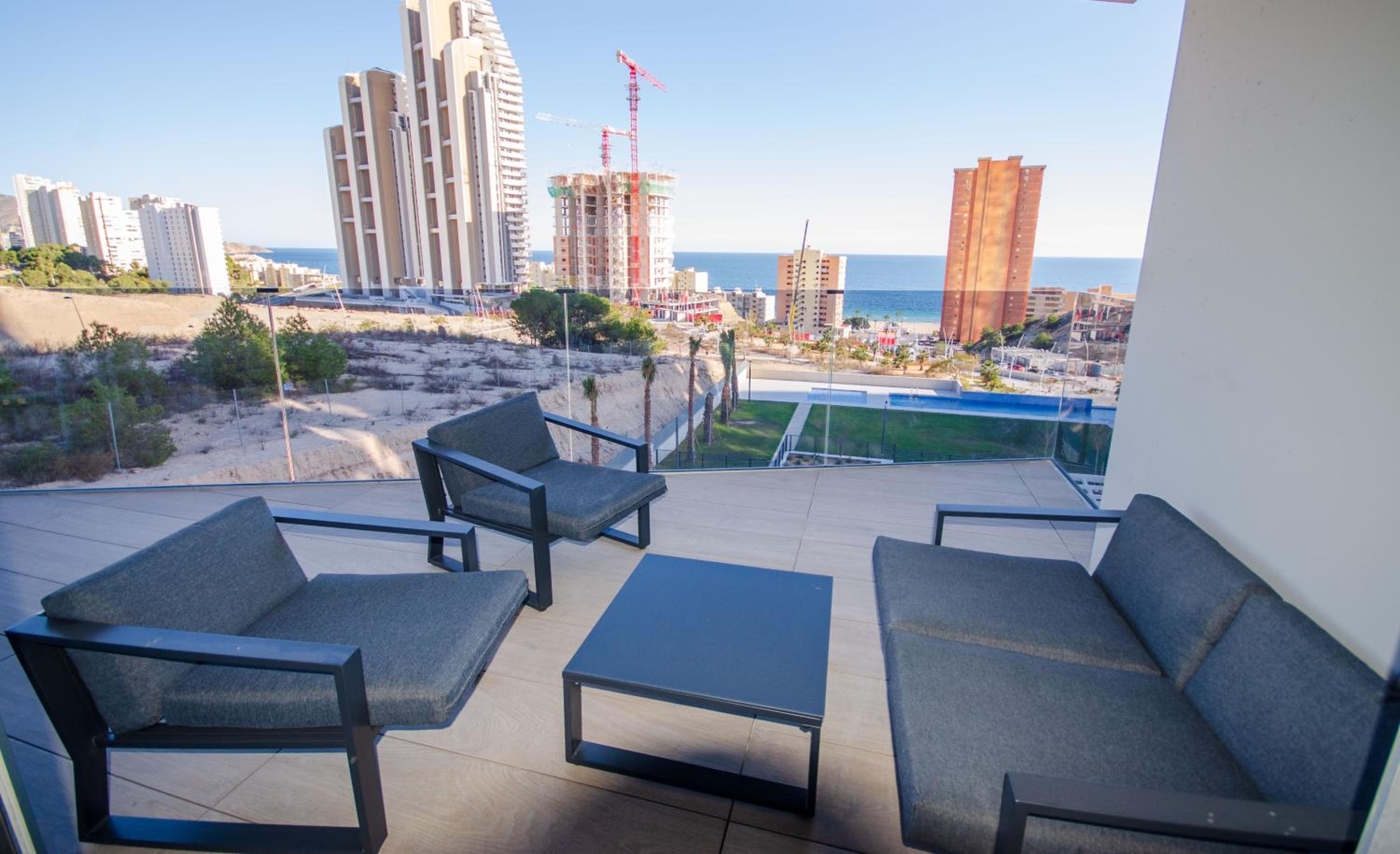 SAKURA LUXURY Poniente Beach
